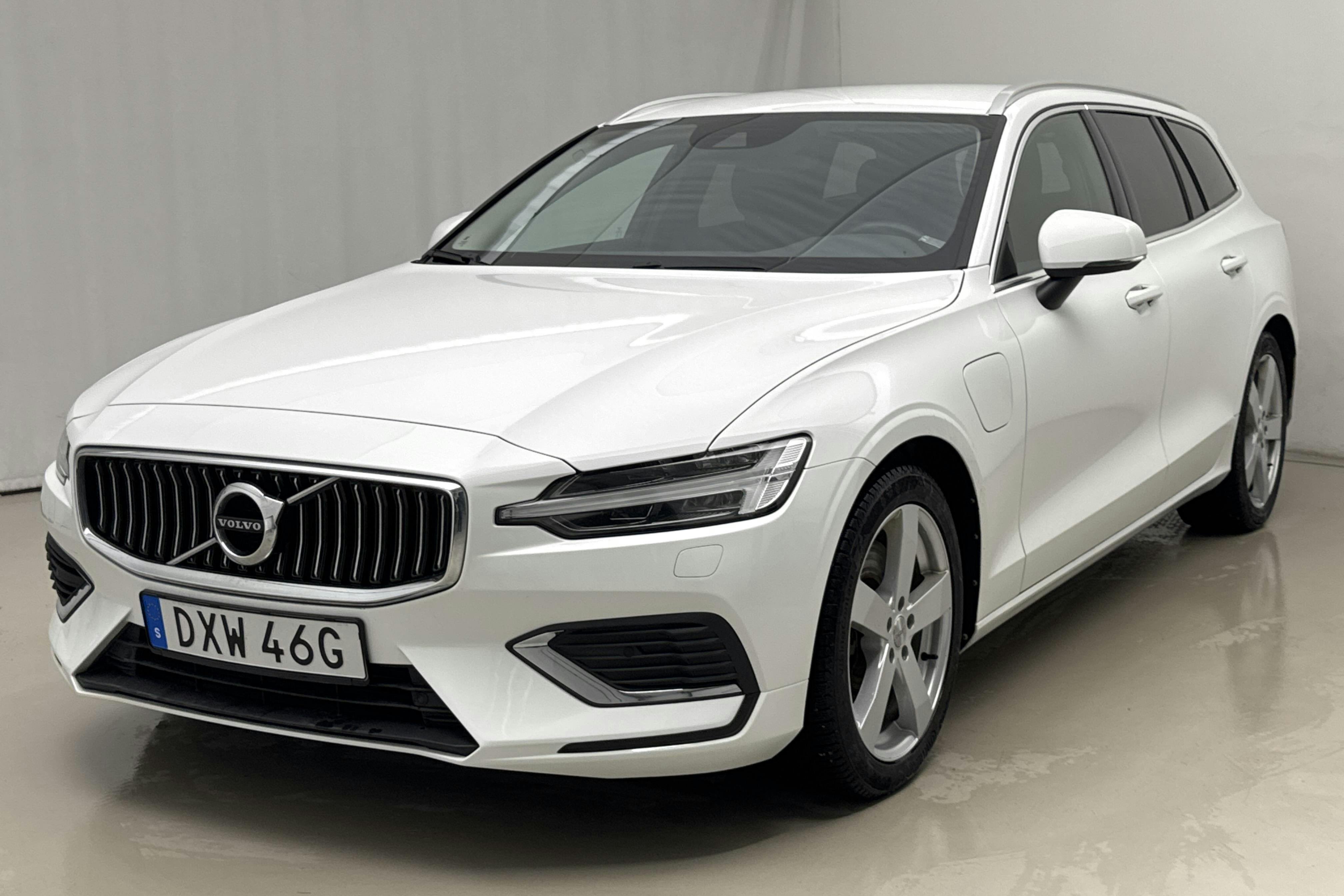 Presentation photo 1 of 25: Volvo V60 T6 AWD Recharge (350hk) - 119 760 km - Automatic - white - 2022
