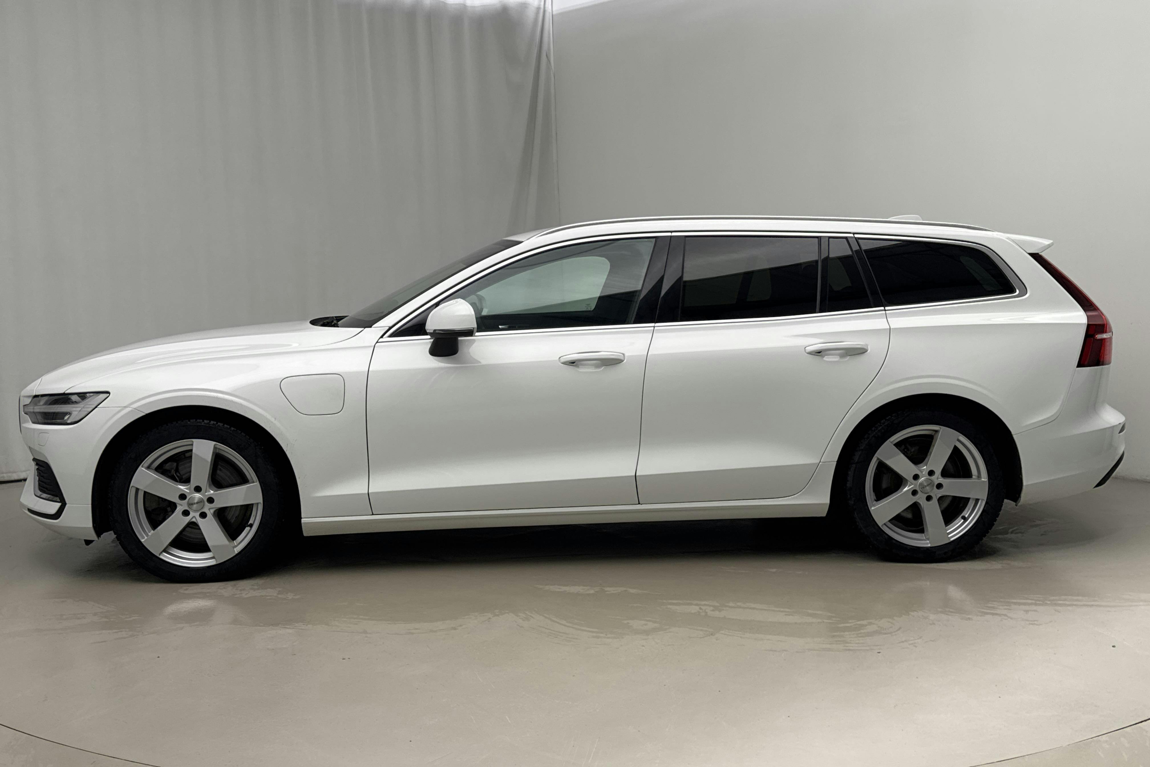 Presentation photo 2 of 25: Volvo V60 T6 AWD Recharge (350hk) - 119 760 km - Automatic - white - 2022
