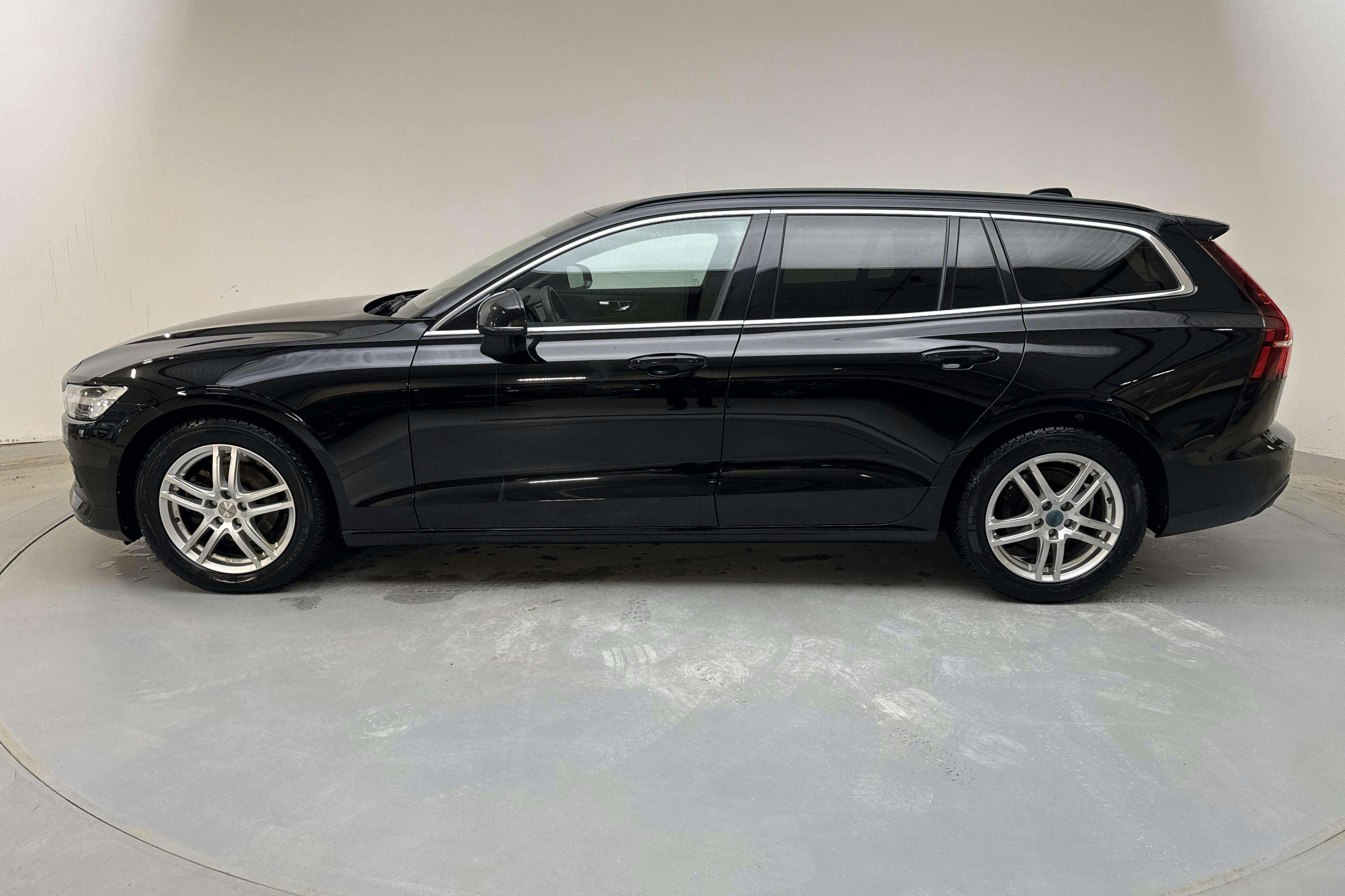 Presentation photo 2 of 15: Volvo V60 B4 Mildhybrid, Diesel (197hk) - 97 500 km - Automatic - black - 2022