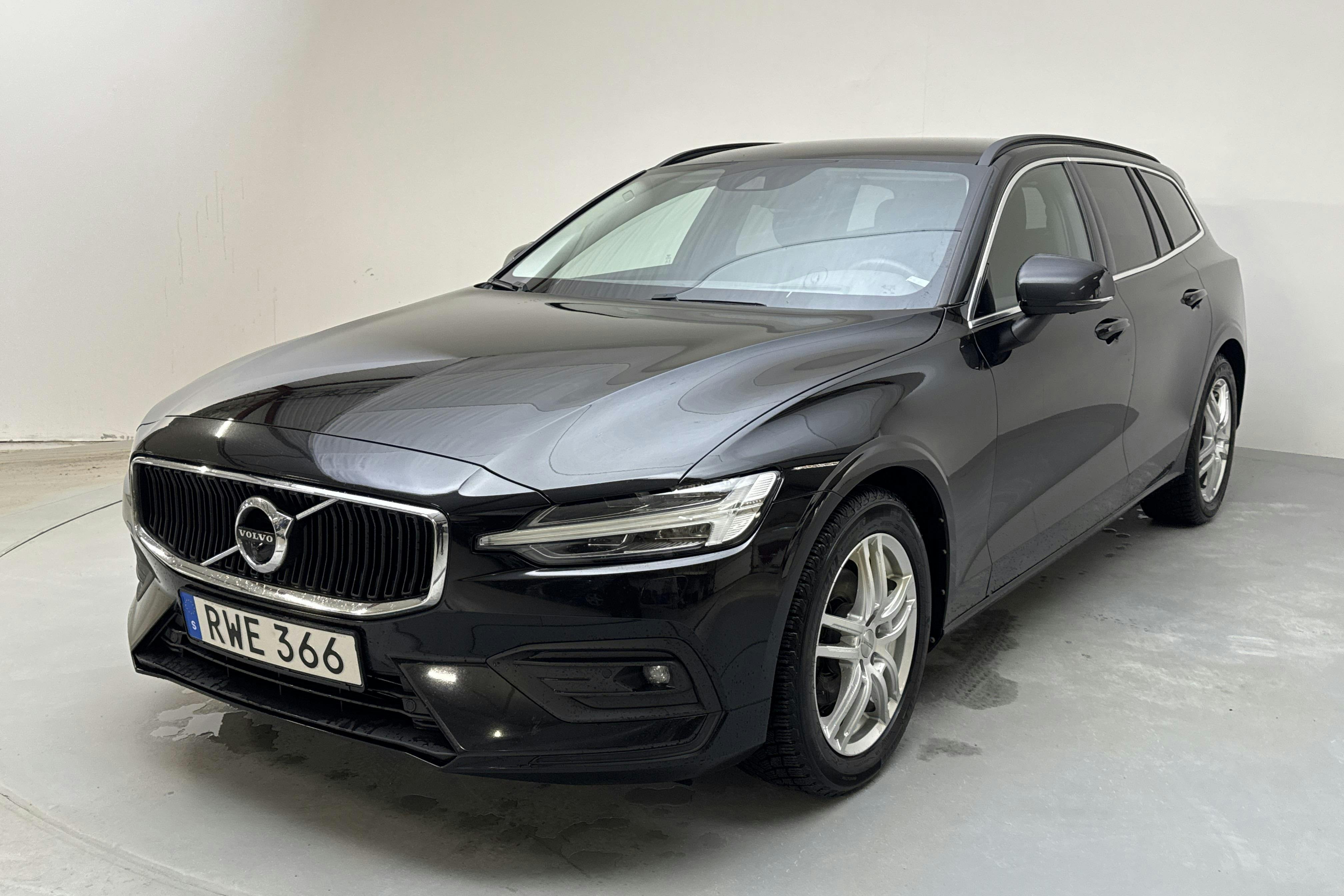 Presentation photo 1 of 15: Volvo V60 B4 Mildhybrid, Diesel (197hk) - 97 500 km - Automatic - black - 2022