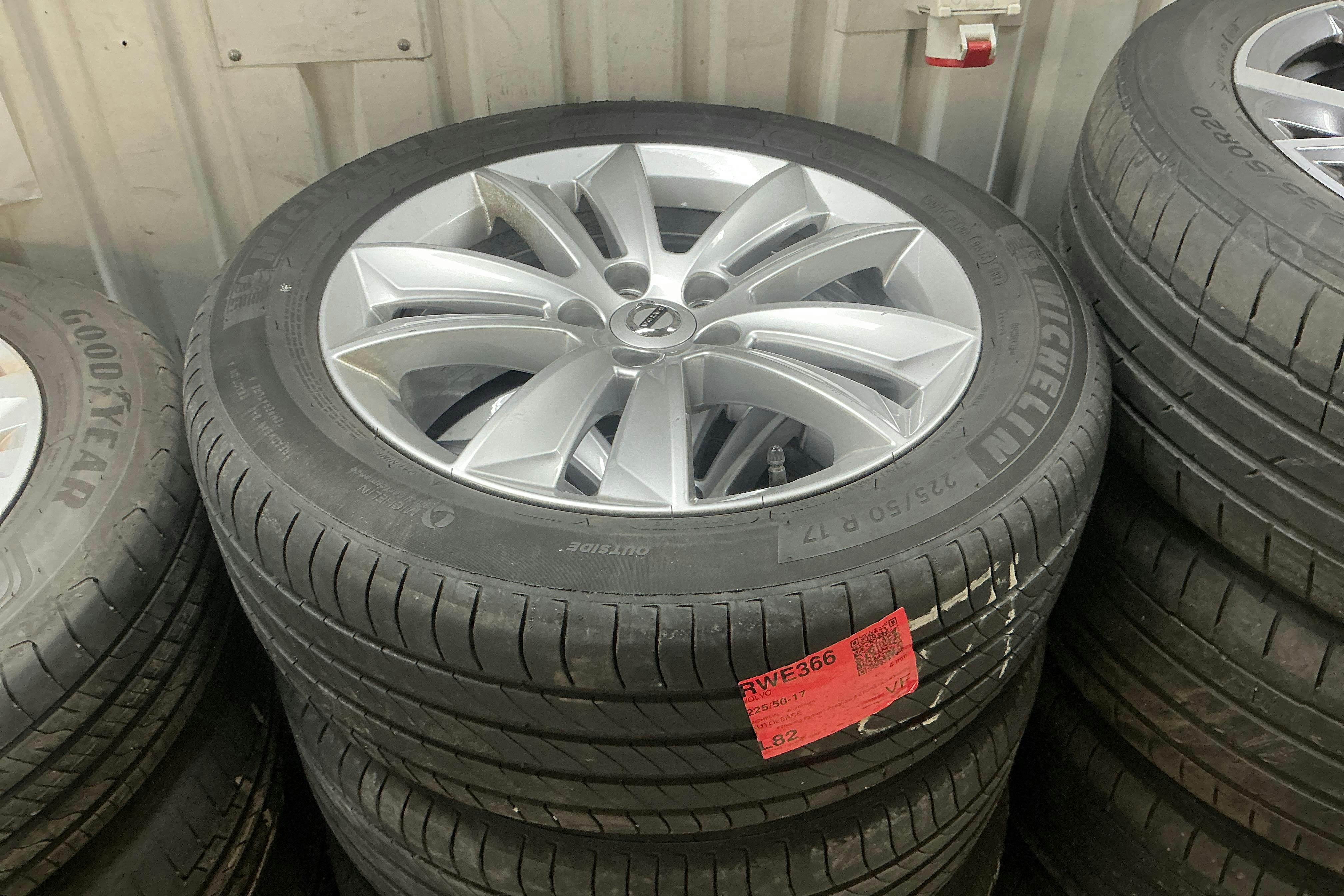 Presentation photo 15 of 15: Volvo V60 B4 Mildhybrid, Diesel (197hk) - 97 500 km - Automatic - black - 2022