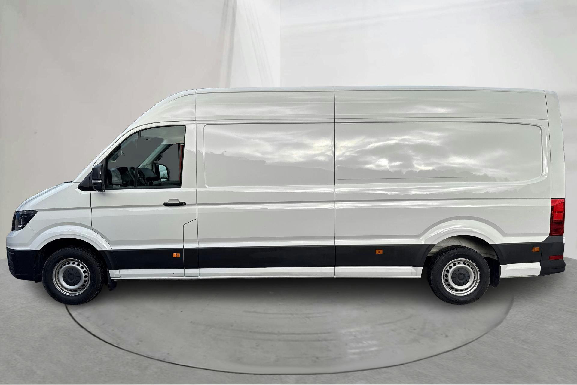 Presentation photo 2 of 16: VW Crafter 35 2.0 TDI Skåp (140hk) - 117 820 km - Manual - white - 2020