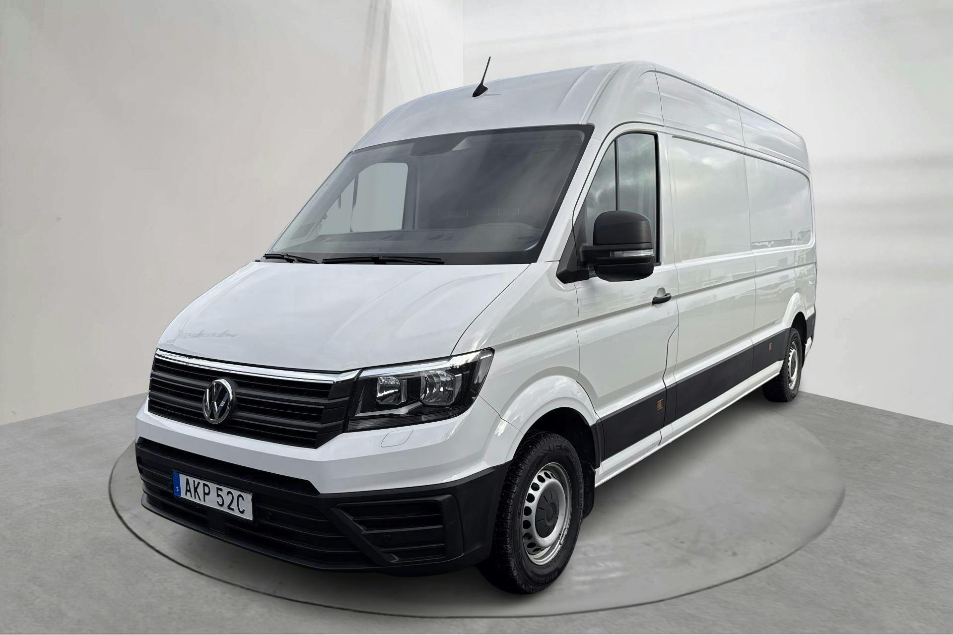 Presentation photo 1 of 16: VW Crafter 35 2.0 TDI Skåp (140hk) - 117 820 km - Manual - white - 2020