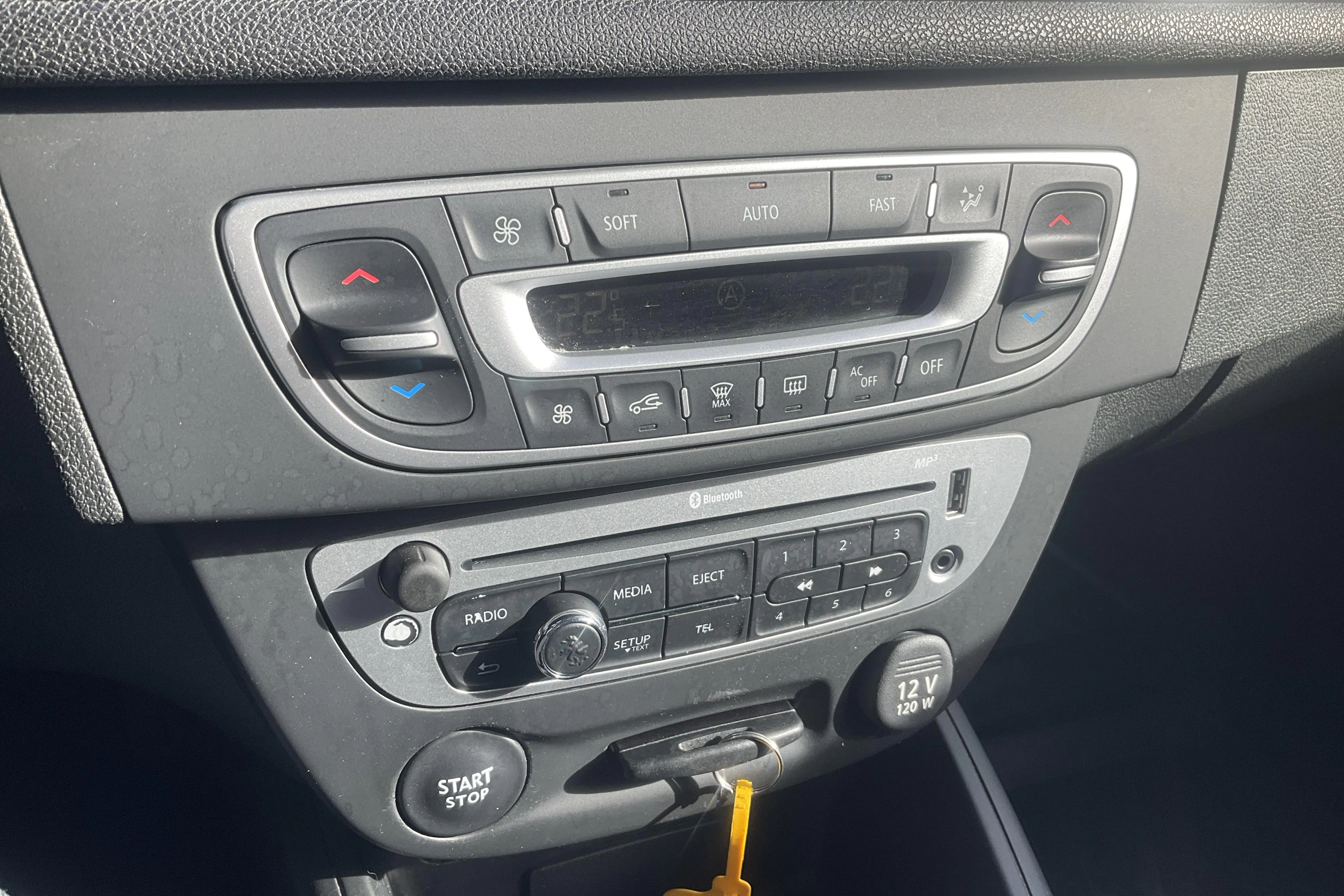 Presentationsfoto 12 av 12: Renault Mégane Phas III 1.5 dCi ESM Sports Tourer (110hk) - 27 245 mil - Manuell - grå - 2013