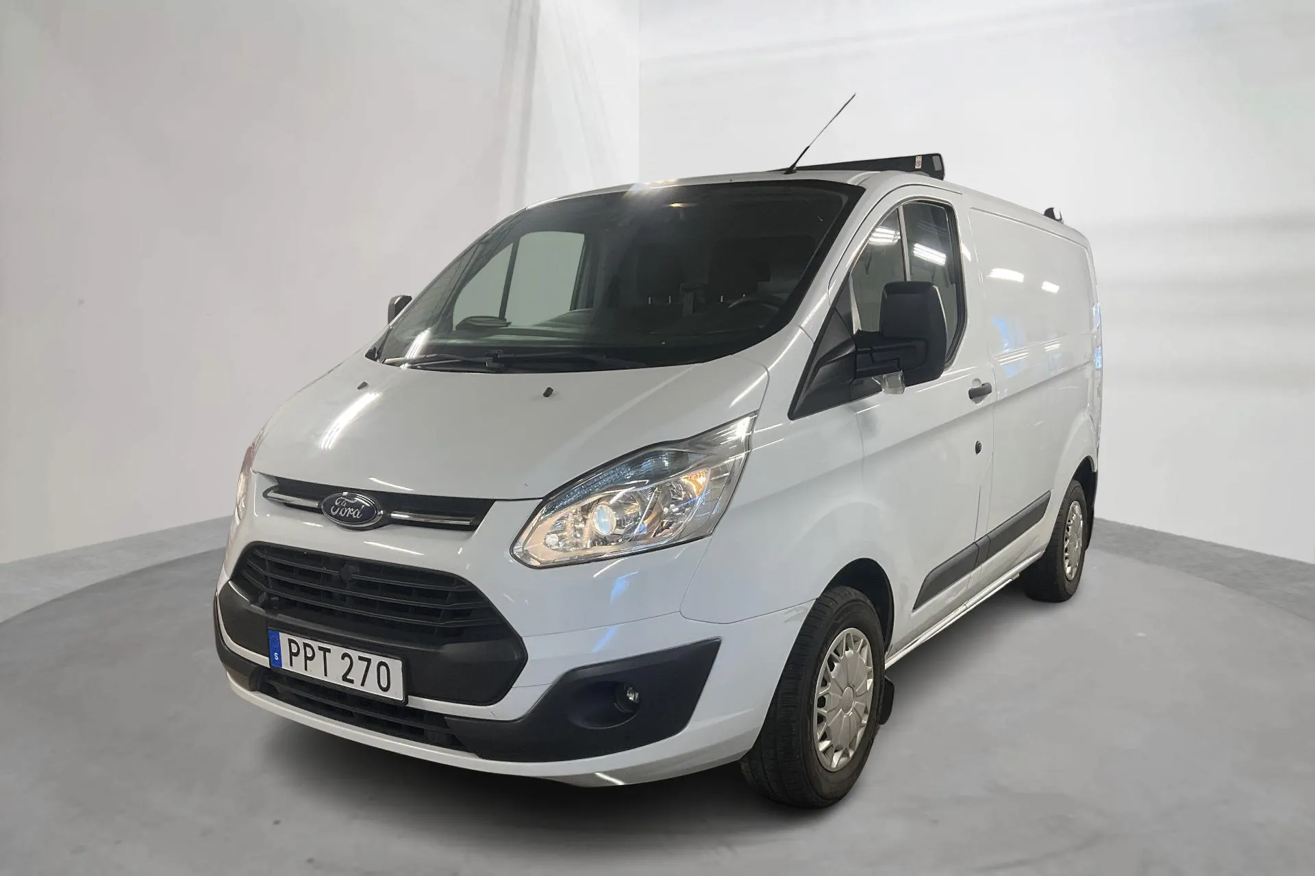 Presentation photo 1 of 17: Ford Transit Custom 270 (125hk) - 102 490 km - Manual - white - 2015