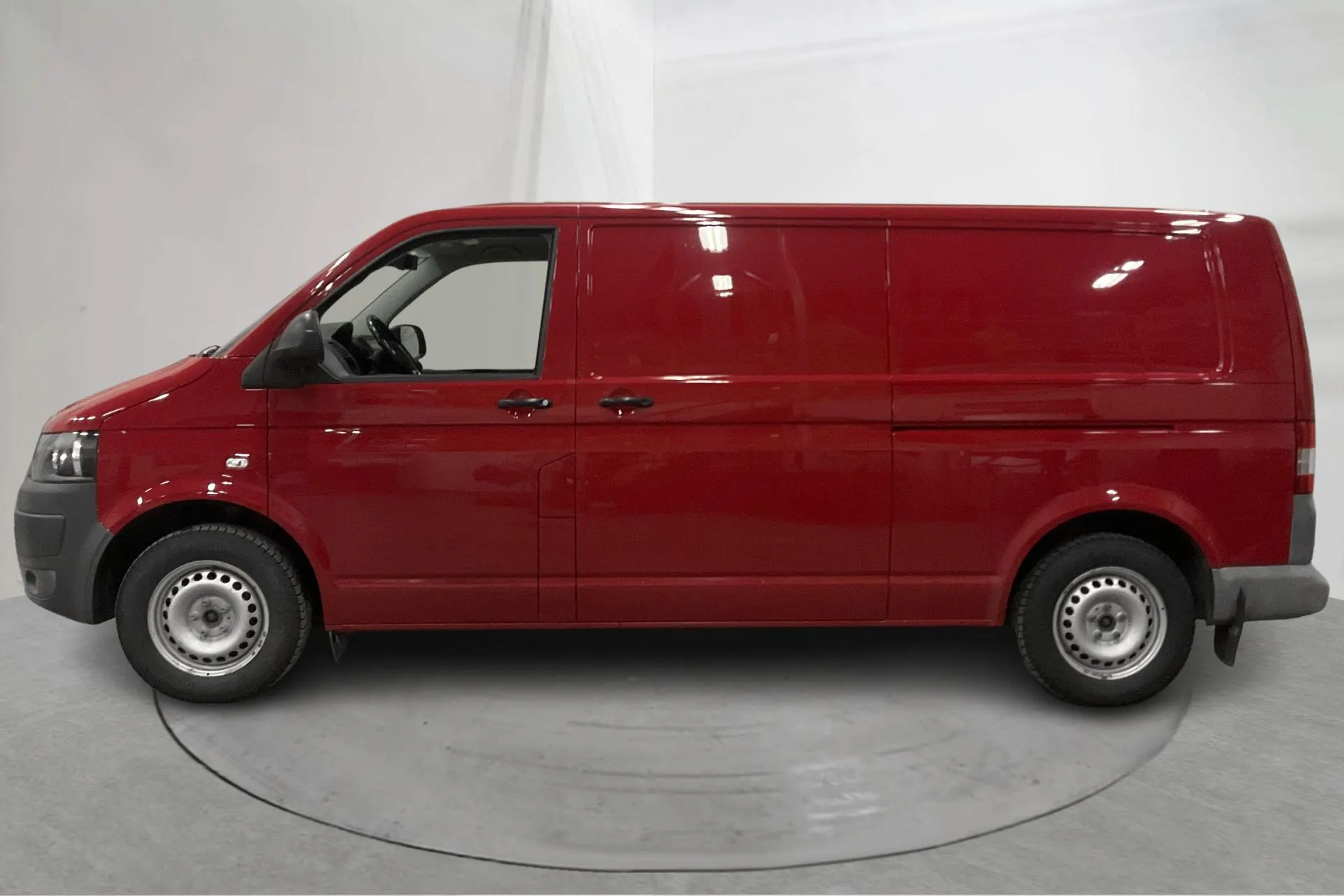 Presentationsfoto 2 av 17: VW Transporter T5 2.0 TDI 4MOTION (140hk) - 31 992 mil - Manuell - röd - 2012