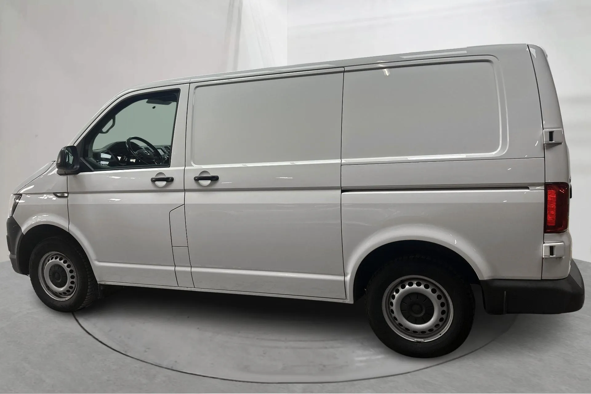 Presentation photo 2 of 13: VW Transporter T6 2.0 TDI BMT Skåp (150hk) - 202 380 km - Automatic - white - 2019
