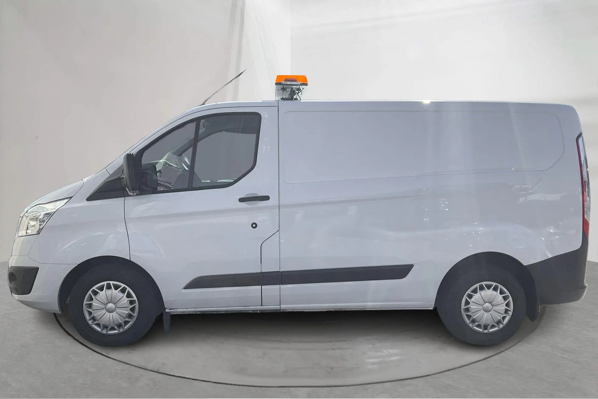 Presentationsfoto 2 av 16: Ford Transit Custom 270 (125hk) - 8 191 mil - Manuell - vit - 2015