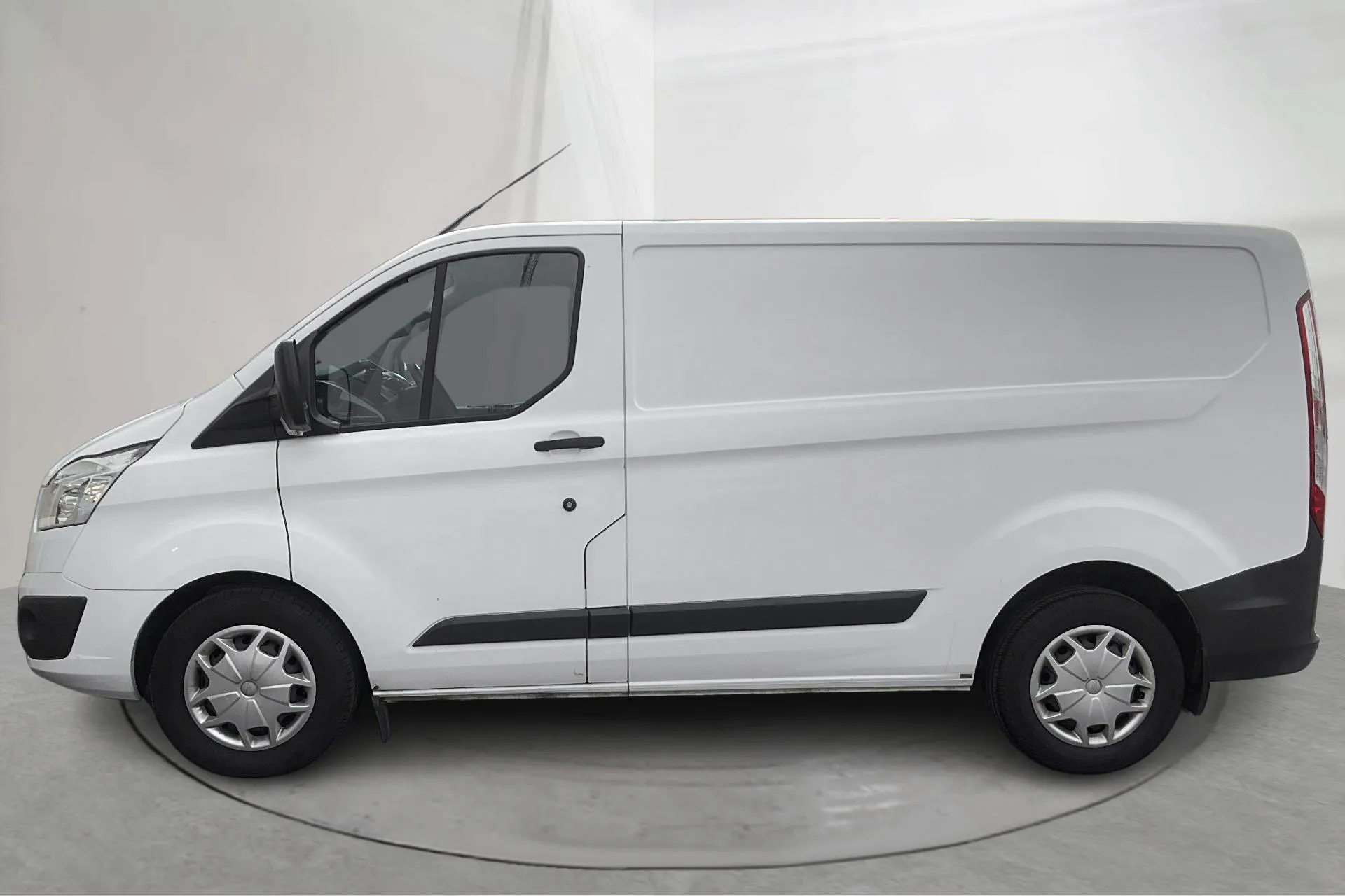 Præsentationsfoto 2 af 18: Ford Transit Custom 270 (130hk) - 73 980 kilometer - Salgsautomat - Hvid - 2017