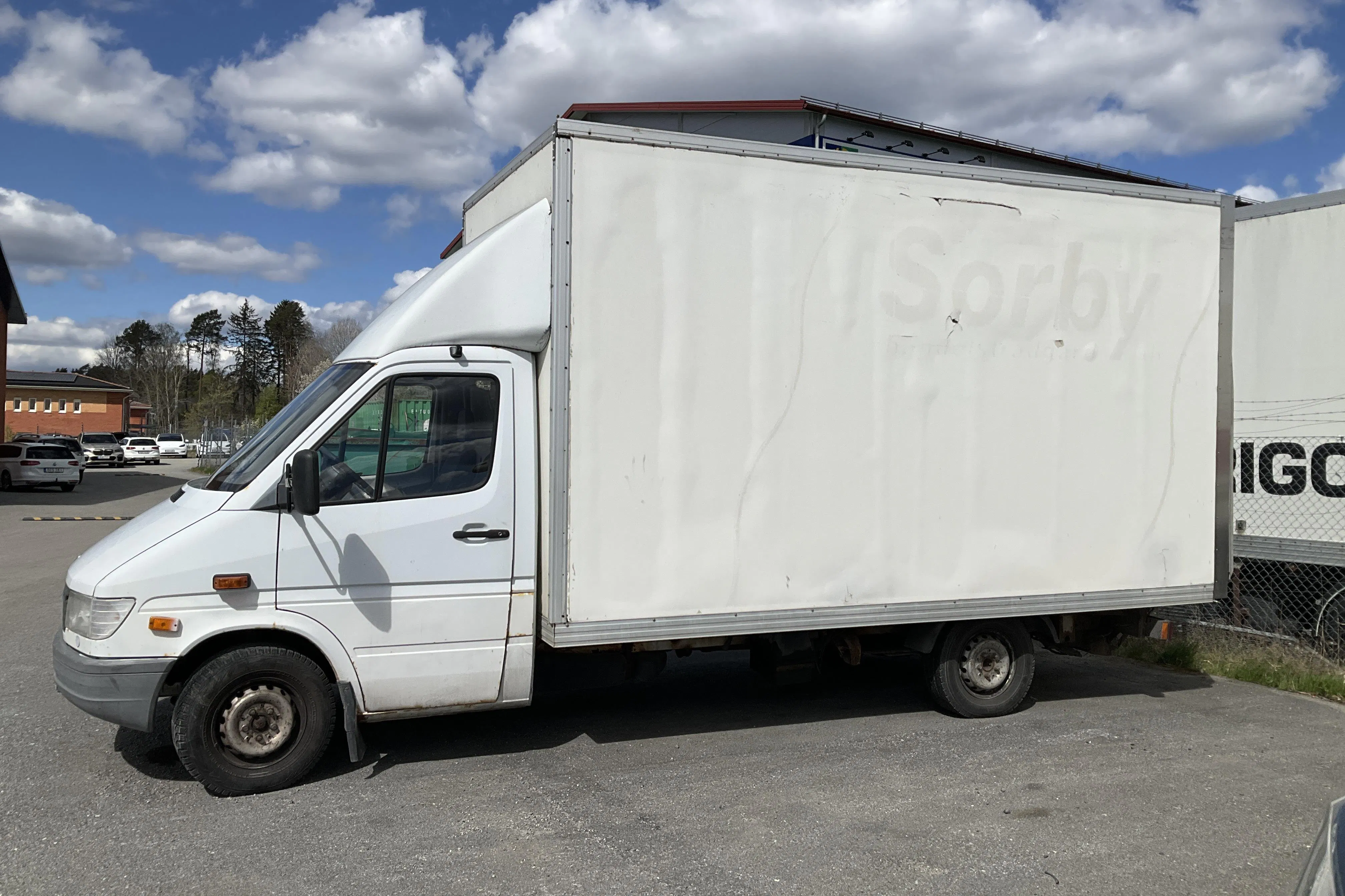 Presentationsfoto 1 av 11: Mercedes Sprinter 312 D Pickup/Chassi (122hk) - 25 000 mil - Manuell - vit - 2000