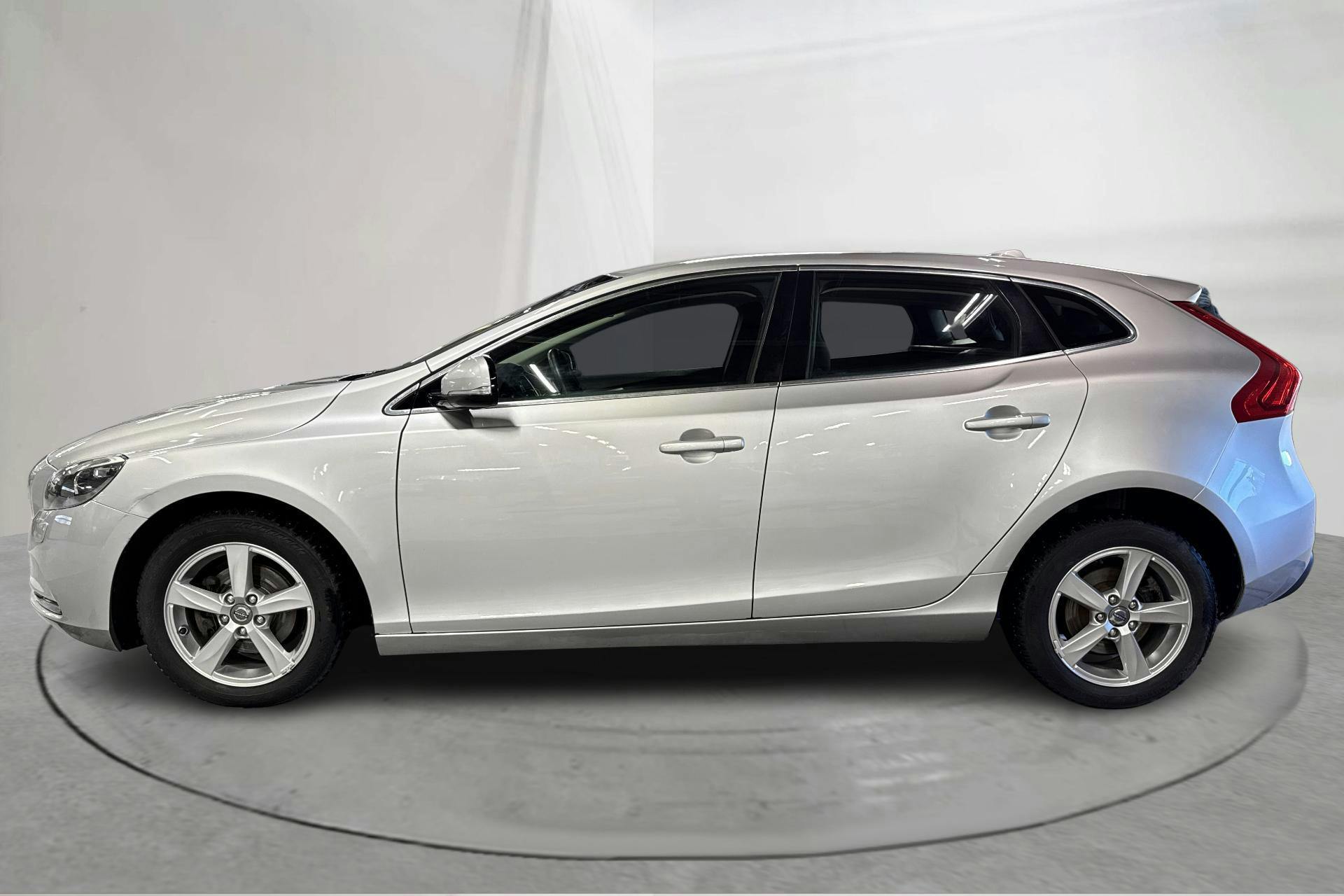 Presentation photo 2 of 14: Volvo V40 D2 (115hk) - 127 130 km - Manual - silver - 2015