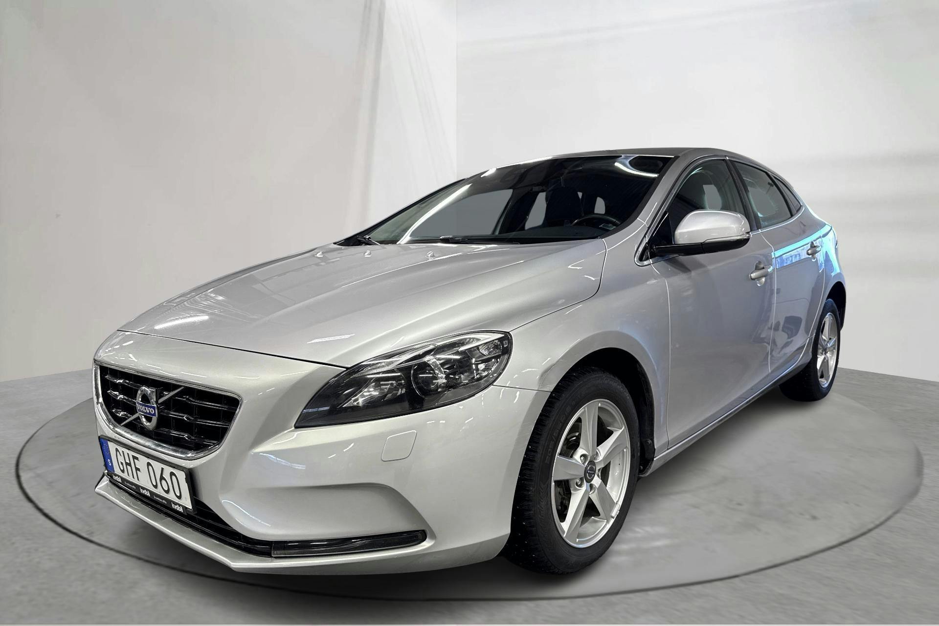 Presentation photo 1 of 14: Volvo V40 D2 (115hk) - 127 130 km - Manual - silver - 2015