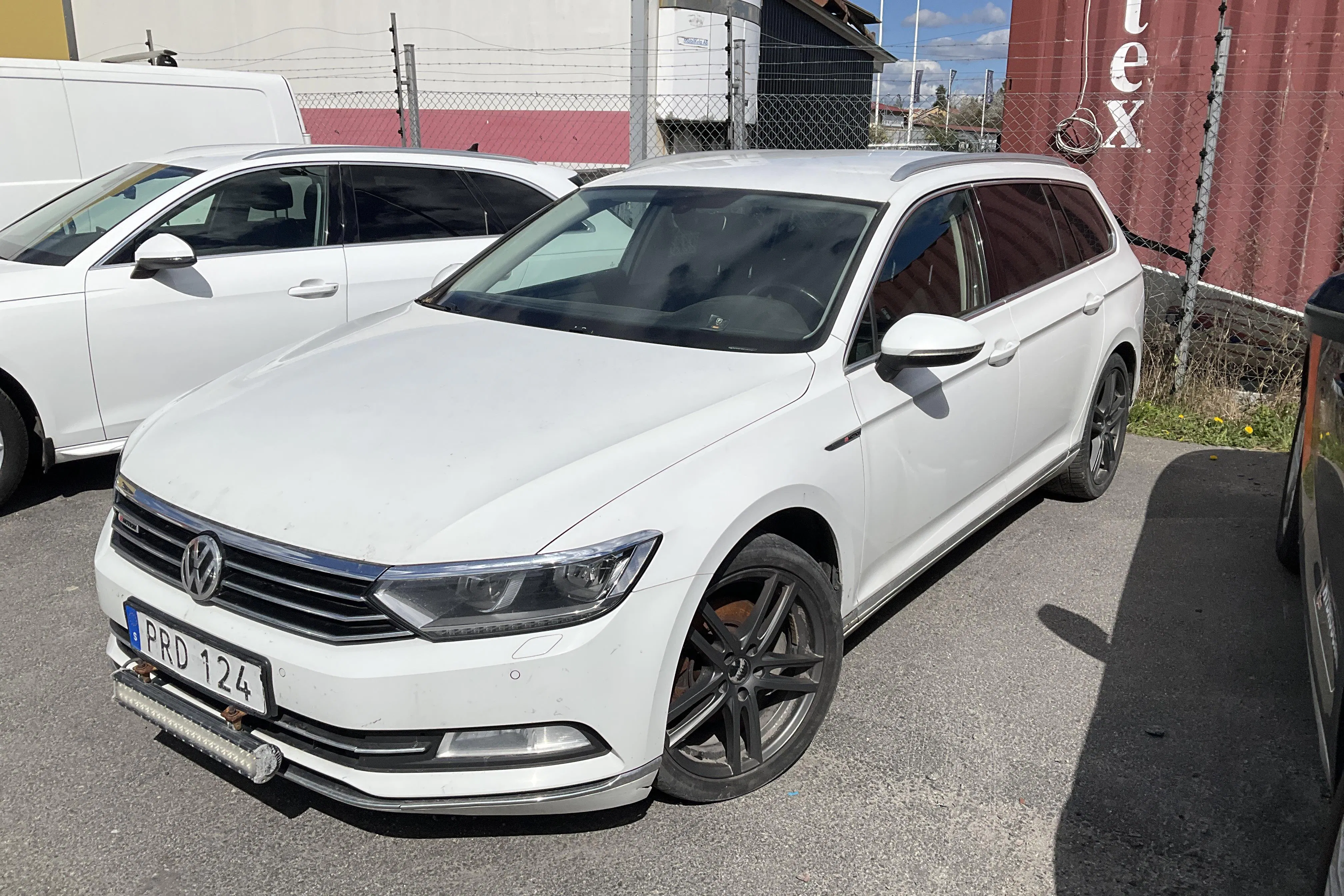 Presentationsfoto 1 av 12: VW Passat 2.0 TDI Sportscombi 4MOTION (190hk) - 31 873 mil - Automat - vit - 2015