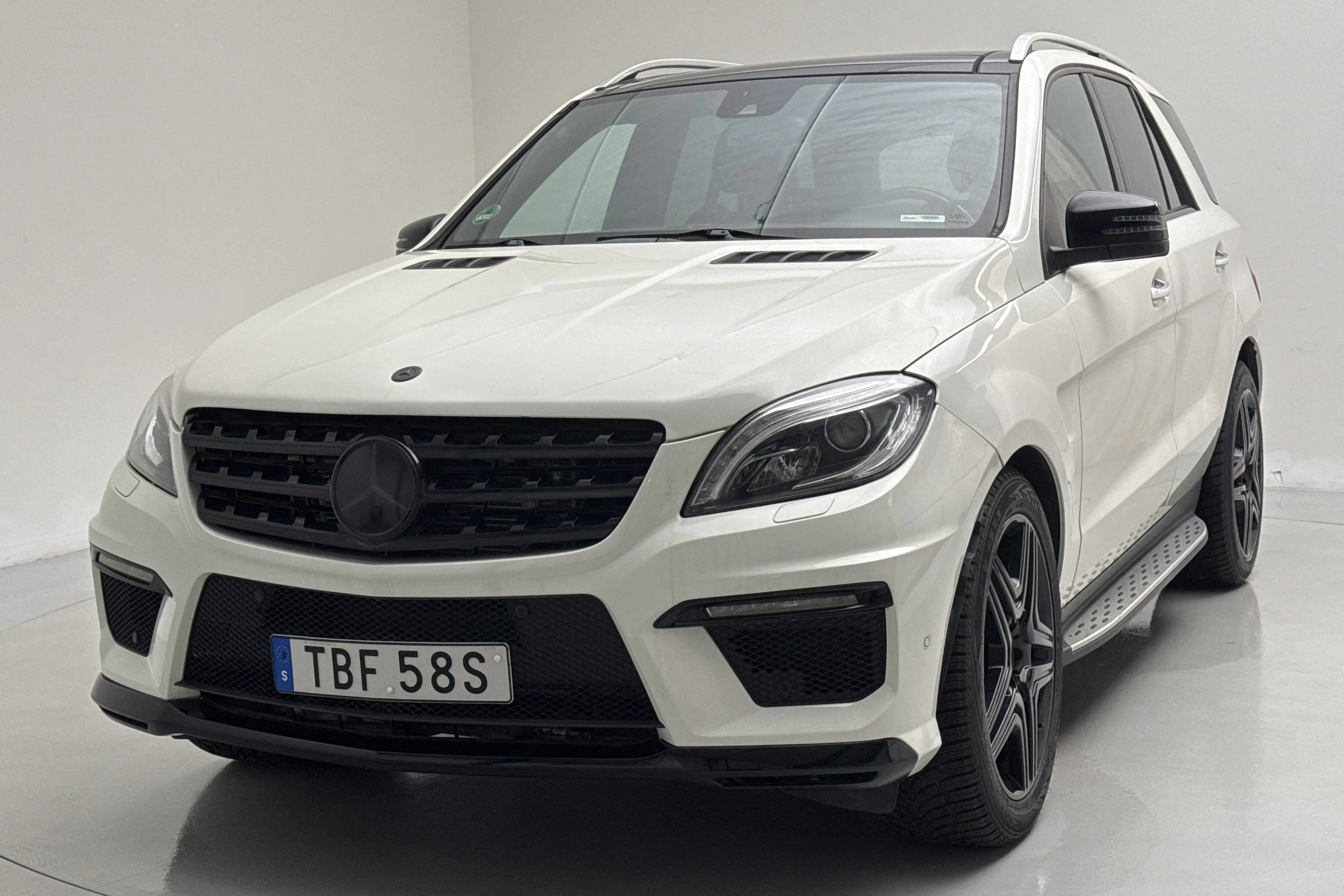 Presentation photo 1 of 18: Mercedes ML 63 AMG W166 (525hk) - 119 660 km - Automatic - gray - 2012