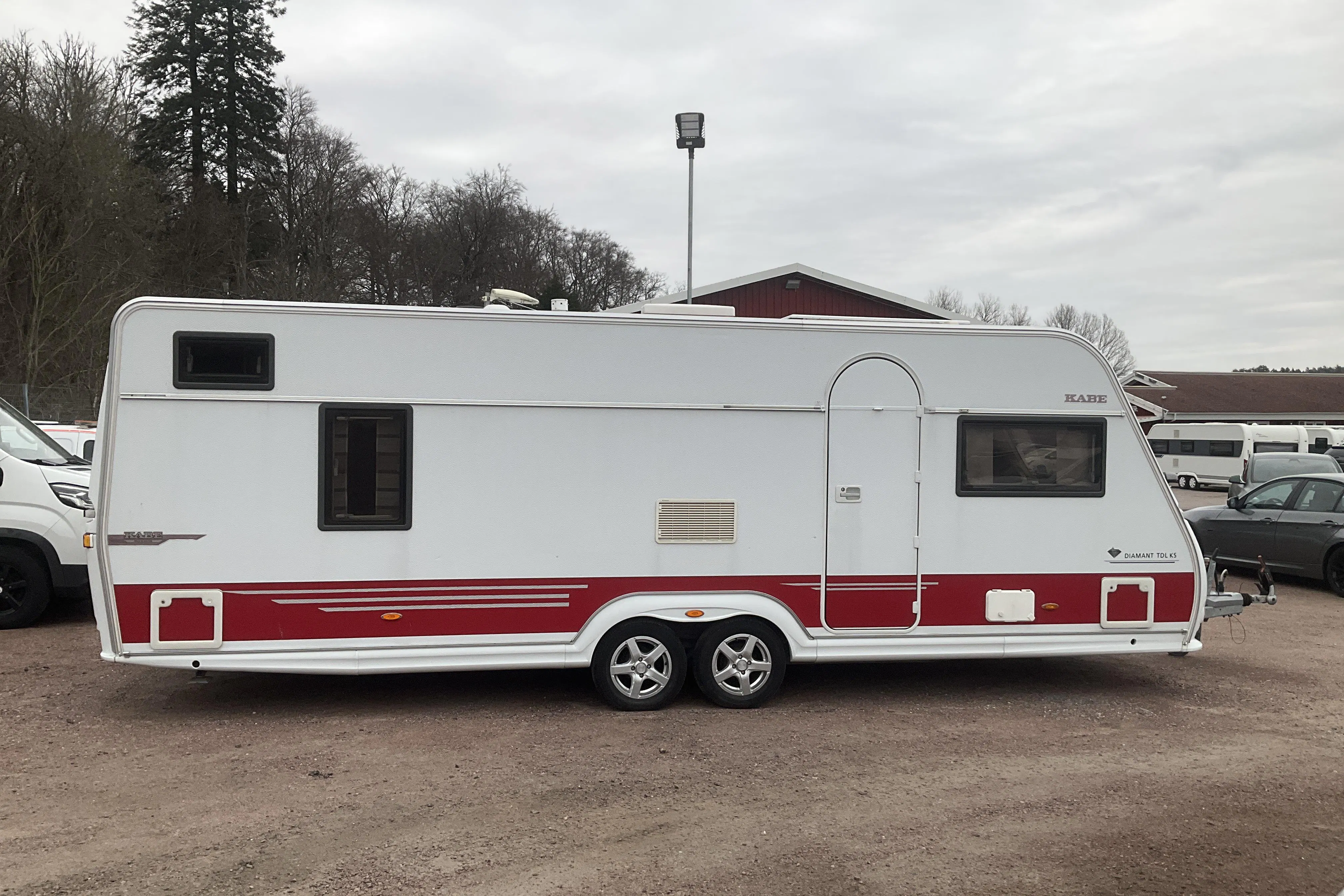 Presentationsfoto 2 av 27: KABE DIAMANT UTDL KS Husvagn - 0 km - vit - 2013