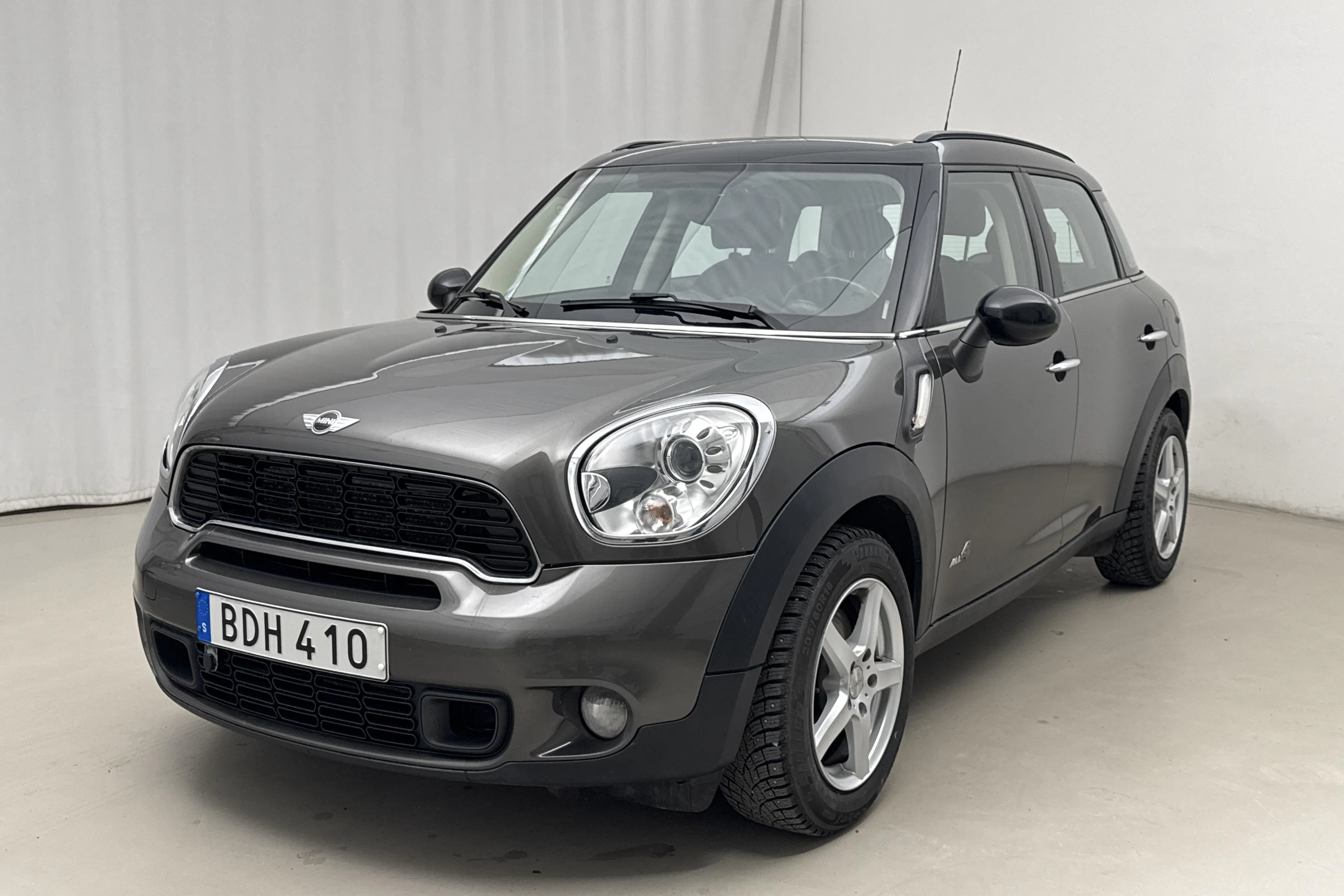 Presentation photo 1 of 14: MINI Cooper S ALL4 Countryman (184hk) - 157 990 km - Manual - gray - 2011