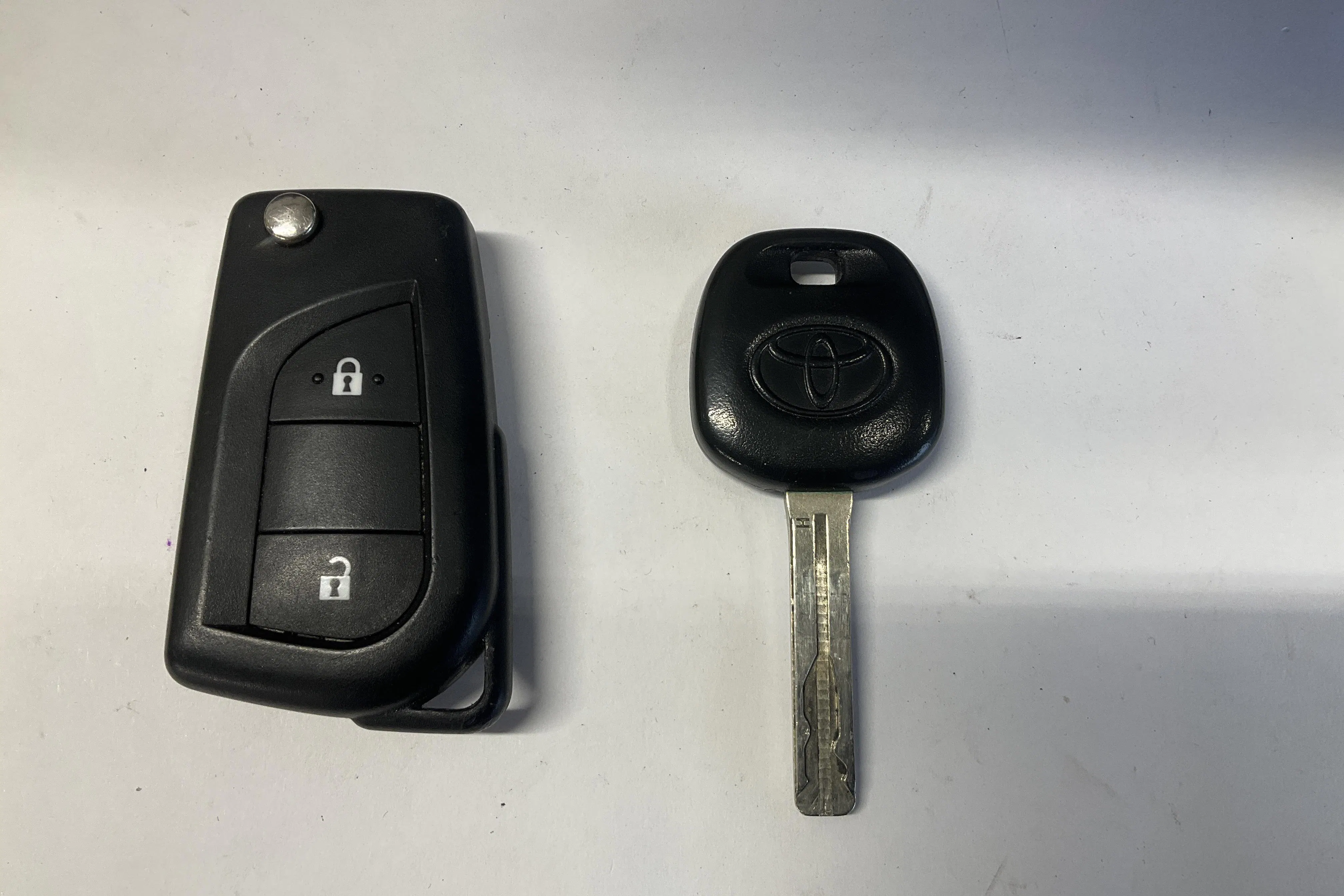 Presentation photo 15 of 15: Toyota Aygo 1.0 5dr (72hk) - 89 600 km - Manual - red - 2020