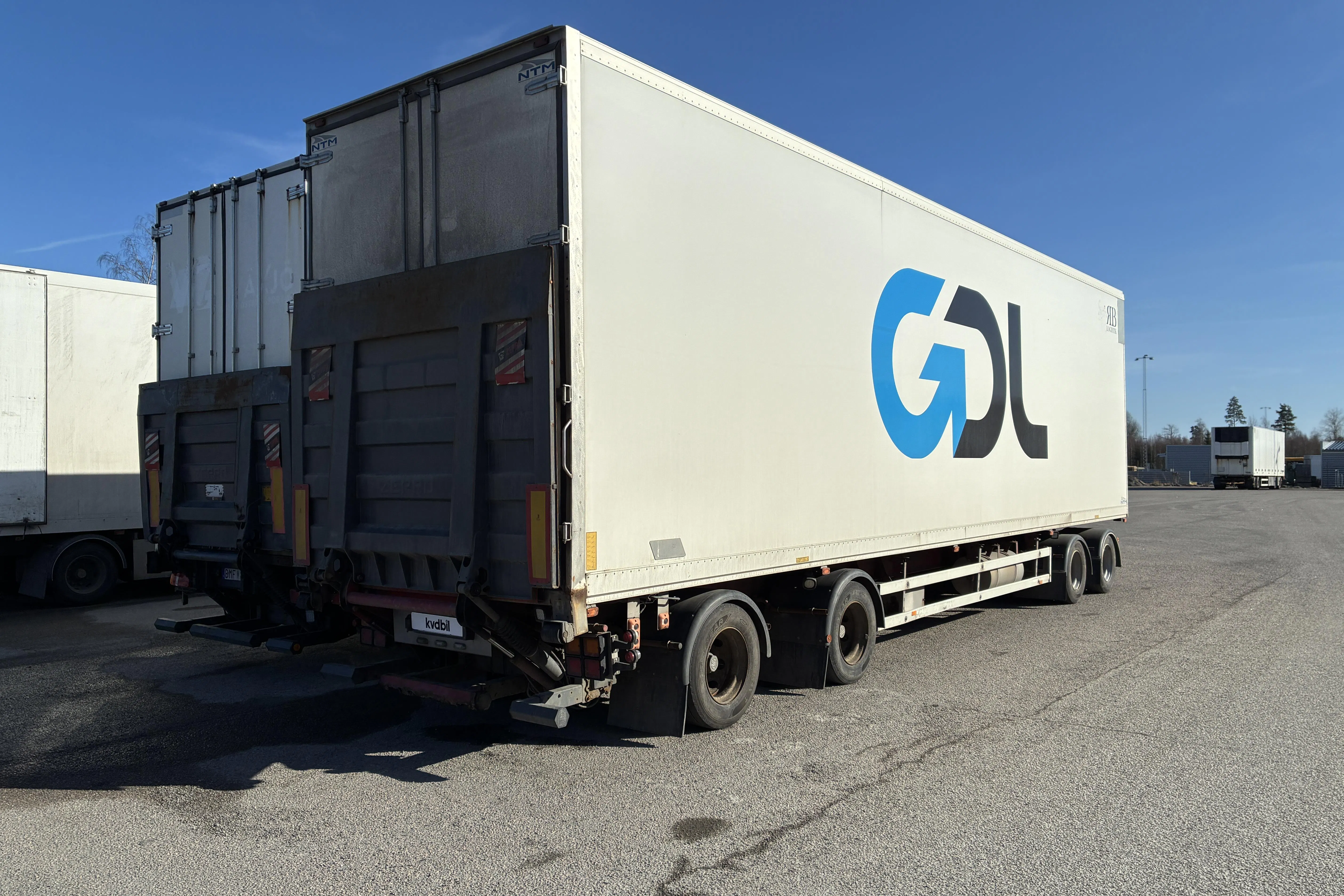 Presentationsfoto 2 av 40: NTM UTP-45K-4 - 0 km - vit - 2008