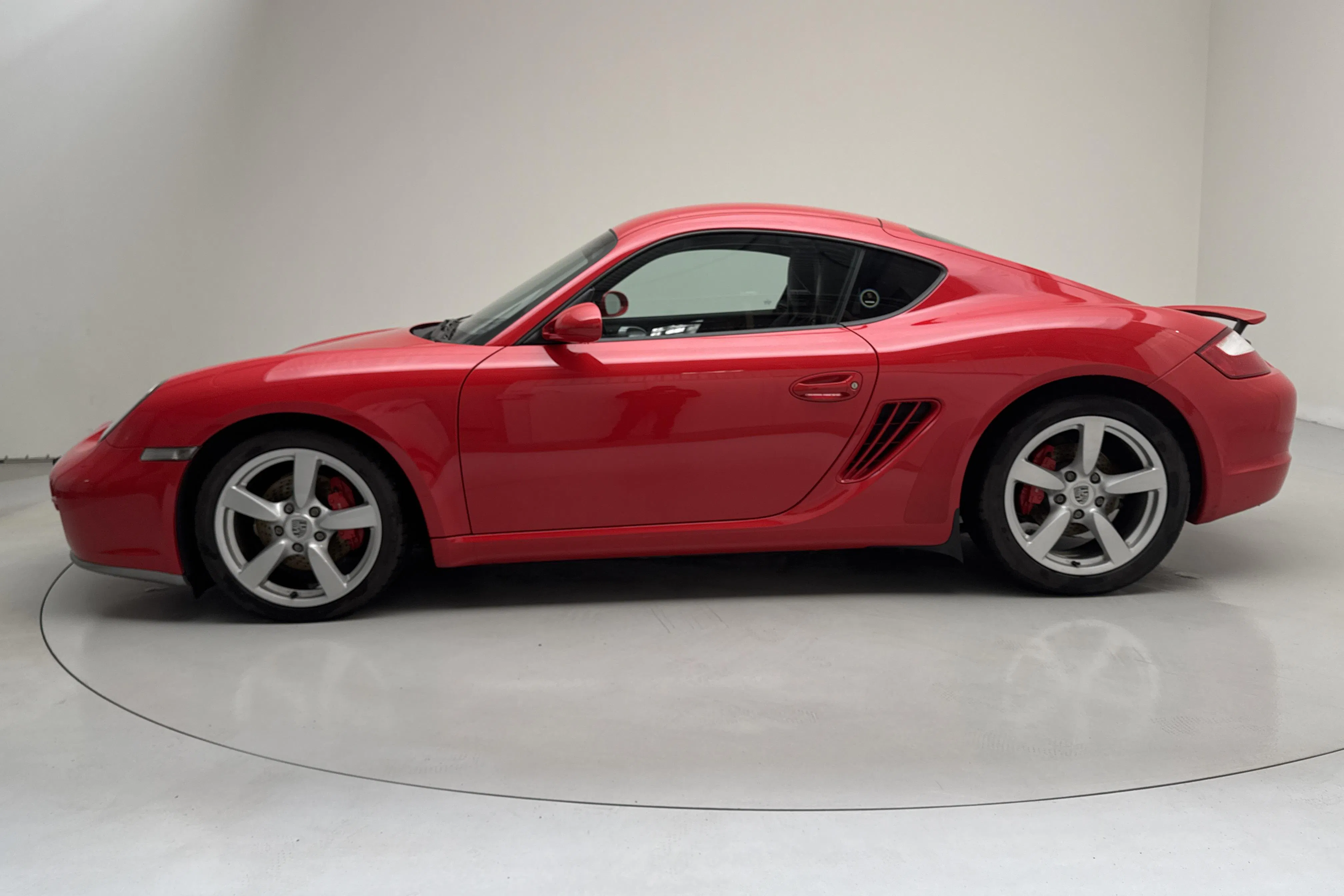 Presentationsfoto 2 av 10: Porsche Cayman 3.4 S (295hk) - 5 836 mil - Manuell - röd - 2006