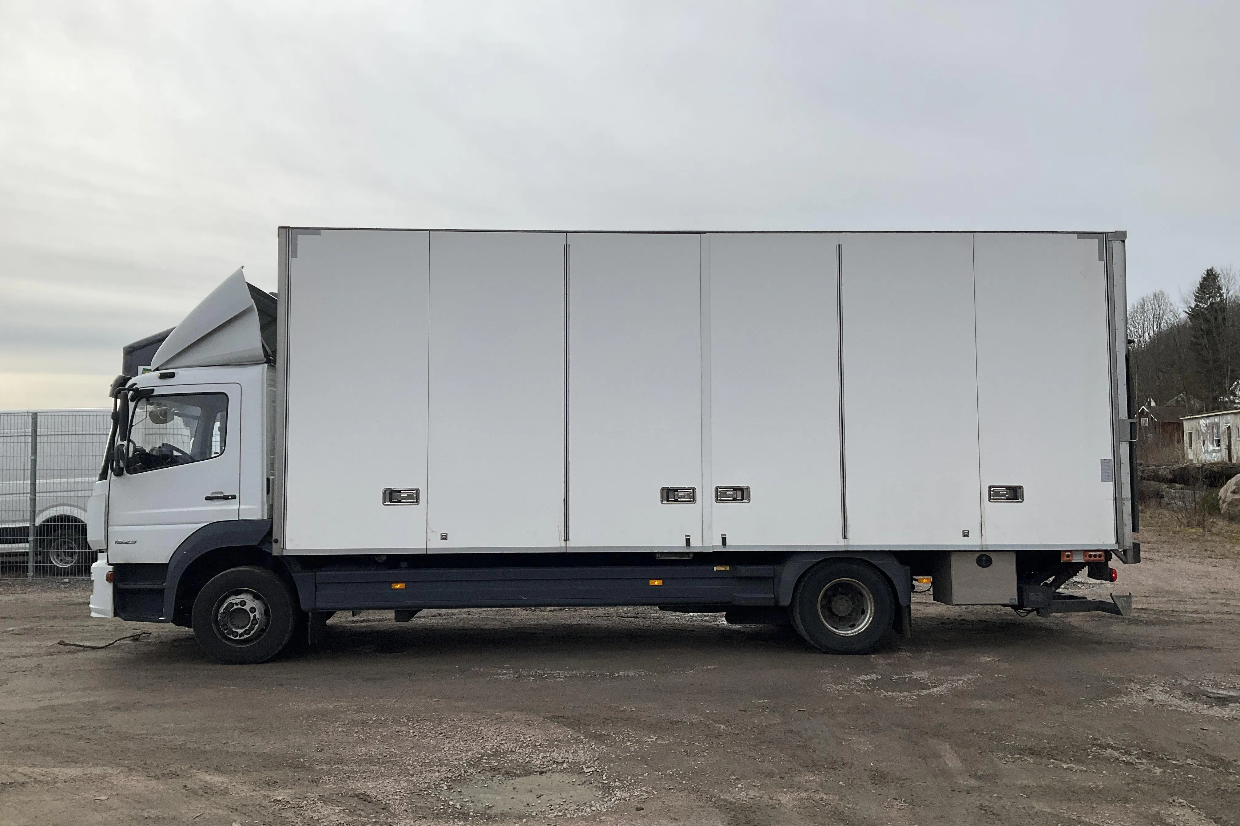 Presentationsfoto 2 av 41: MERCEDES ATEGO 1523 - 221 820 km - Automat - vit - 2019