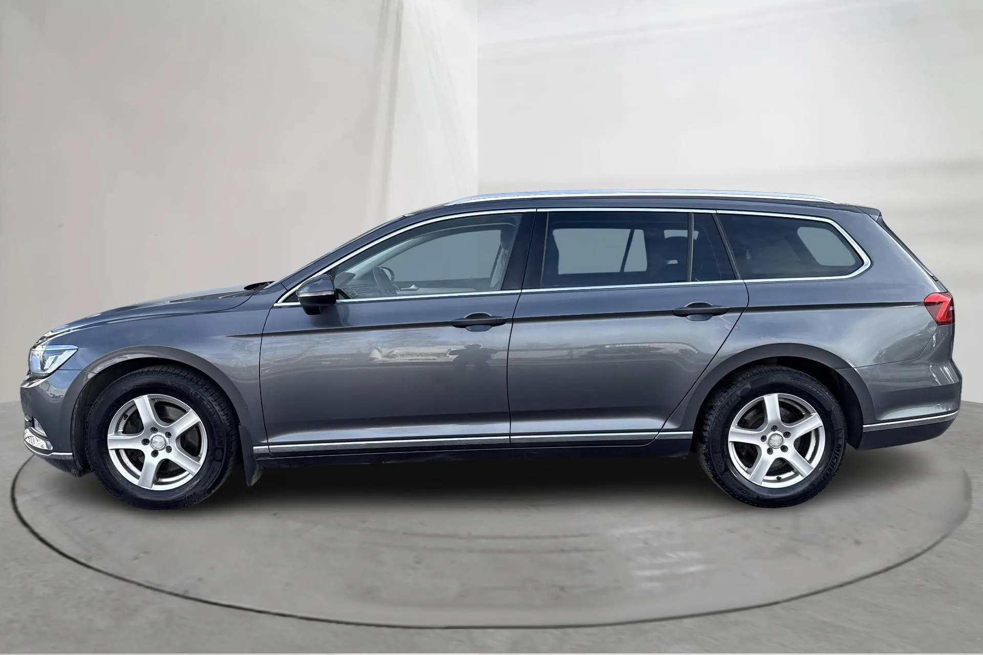 Presentation photo 2 of 15: VW Passat 2.0 TDI Sportscombi (190hk) - 171 760 km - Automatic - gray - 2015