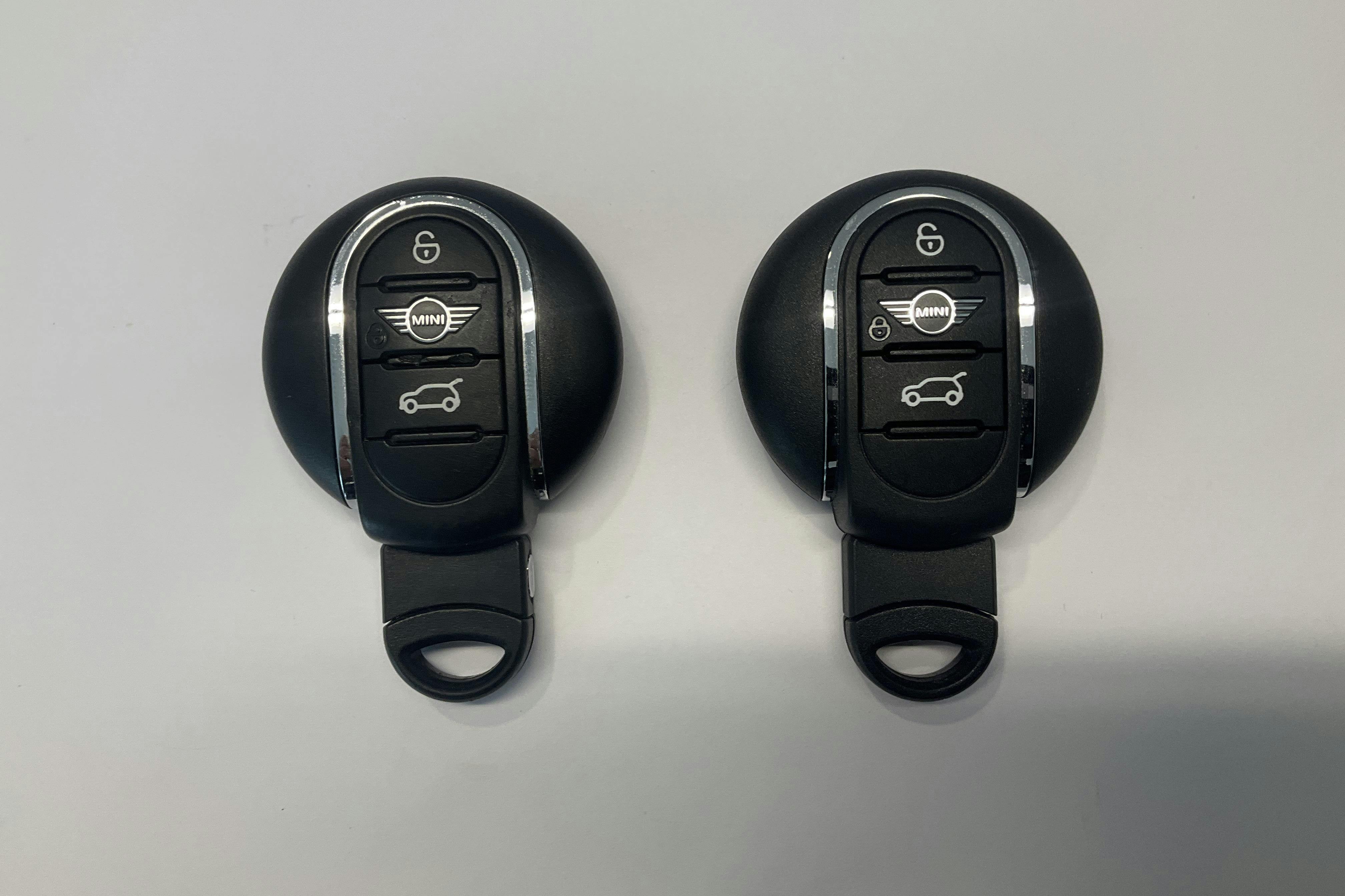 Präsentationsfoto 18 von 18: MINI Cooper S E ALL4 Countryman 10,0kWh, F60 LCI (224hk) - 137 170 Kilometer - Verkaufsautomat - Schwarz - 2022