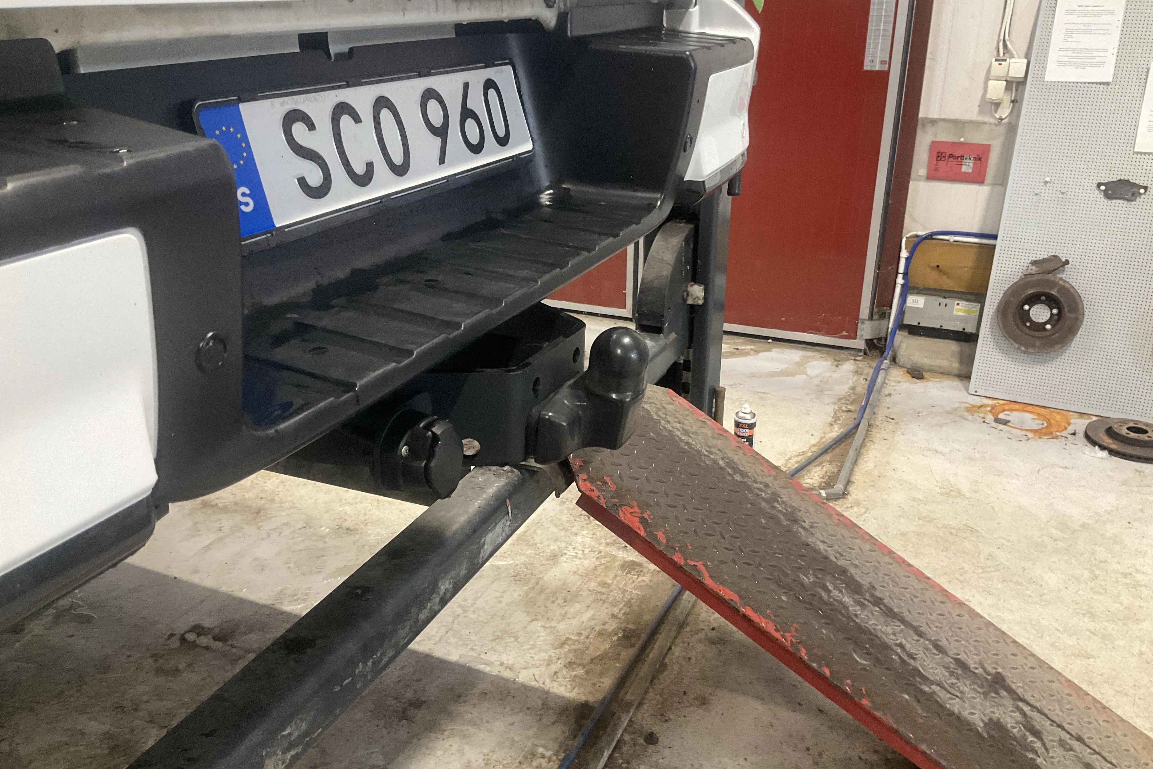 Presentation photo 13 of 13: Isuzu D-MAX 1.9 DDI 4WD (164hk) - 71 760 km - Automatic - white - 2023