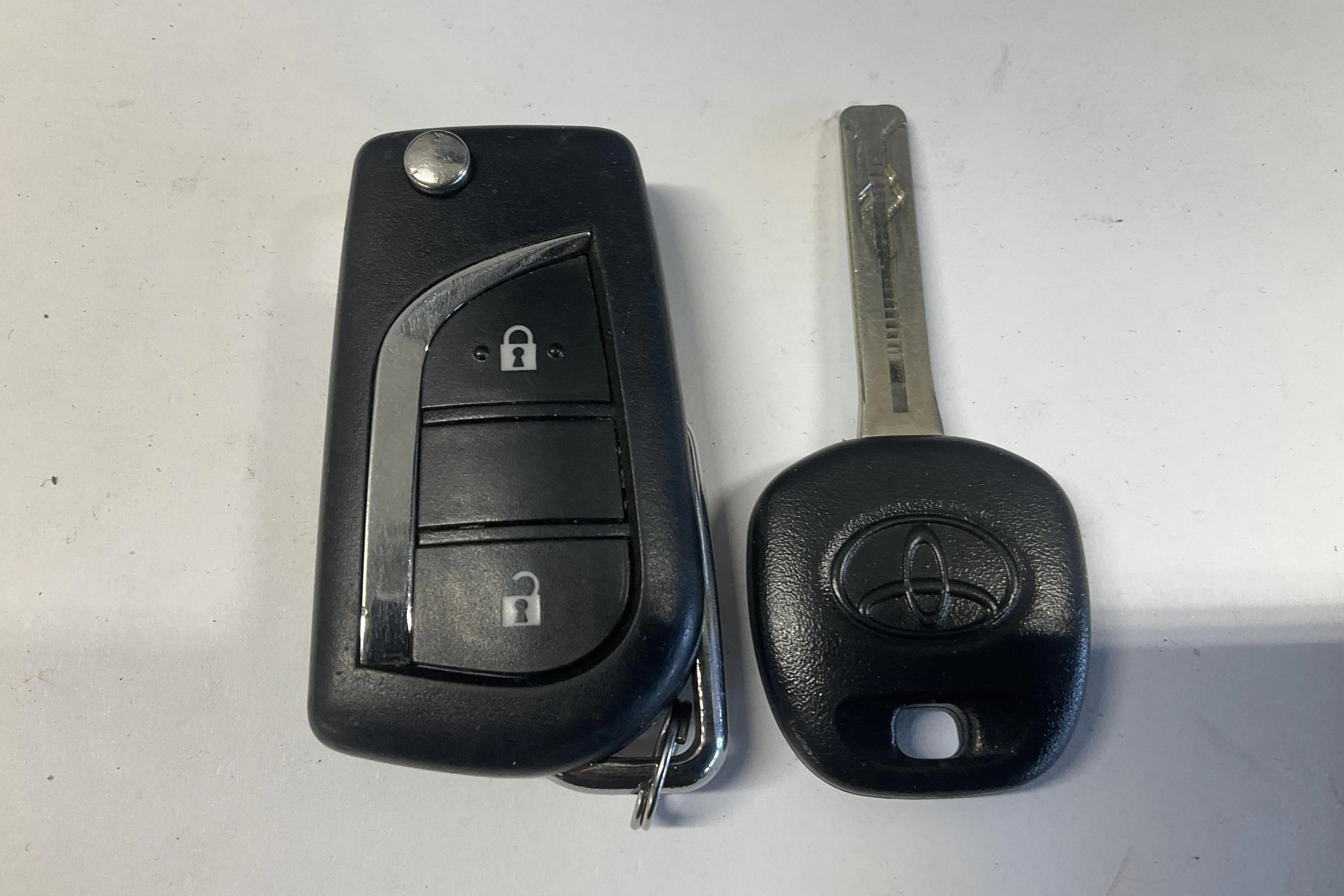 Presentation photo 16 of 16: Toyota Yaris 1.5 Hybrid 5dr (116hk) - 26 410 km - Automatic - white - 2021