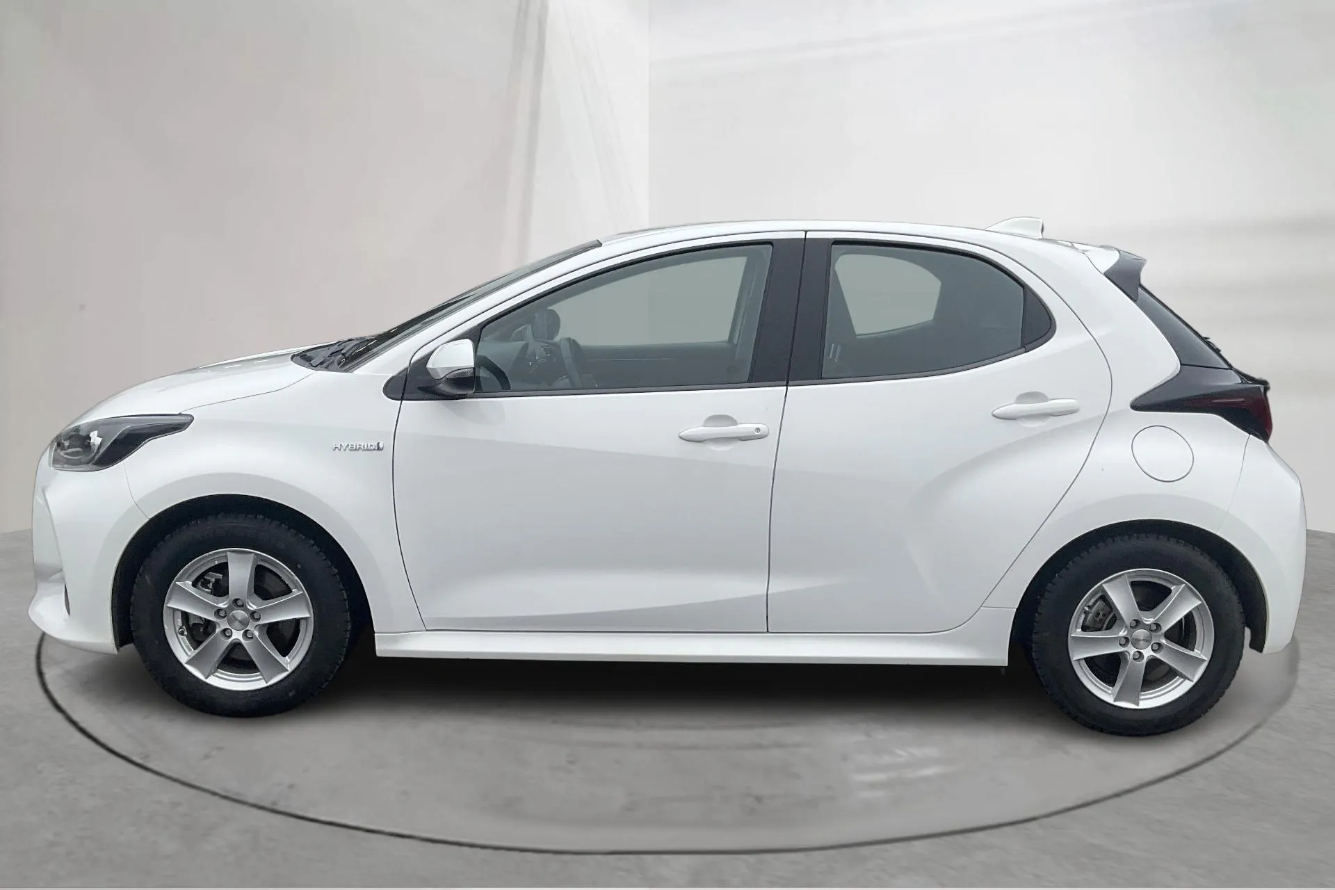 Presentation photo 2 of 16: Toyota Yaris 1.5 Hybrid 5dr (116hk) - 26 410 km - Automatic - white - 2021