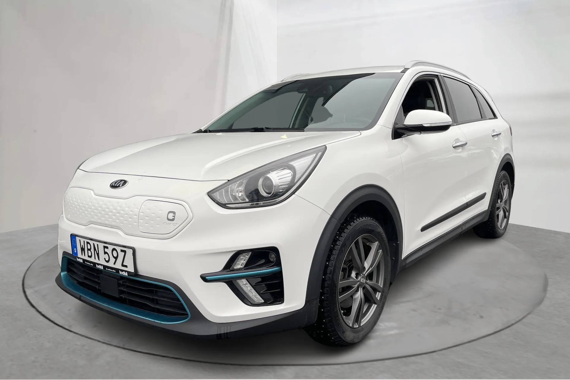 Presentation photo 1 of 19: KIA e-Niro 64kWh (204hk) - 103 790 km - Automatic - white - 2019