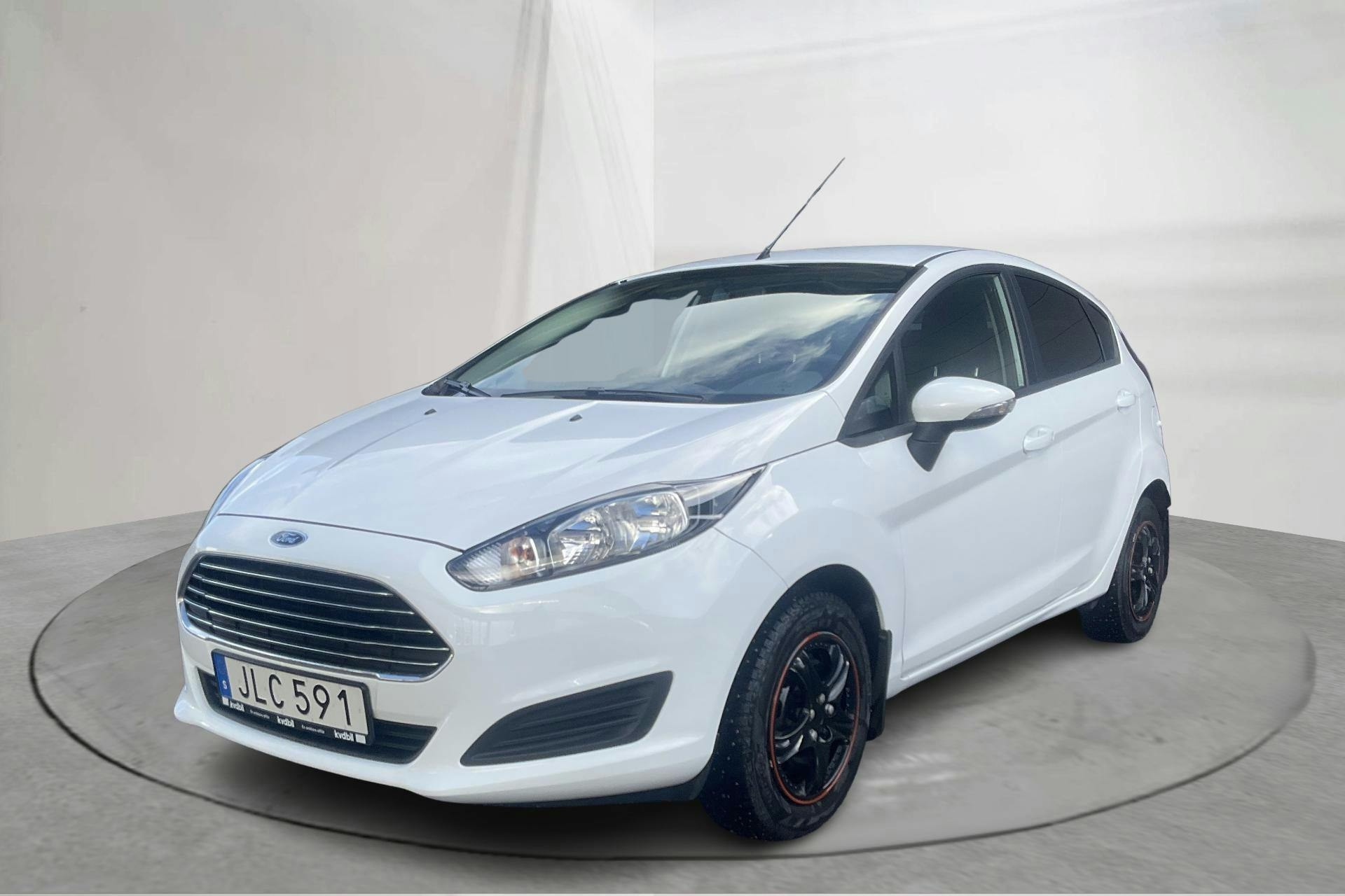 Presentationsfoto 1 av 13: Ford Fiesta 1.25 5dr (60hk) - 3 458 mil - Manuell - vit - 2015