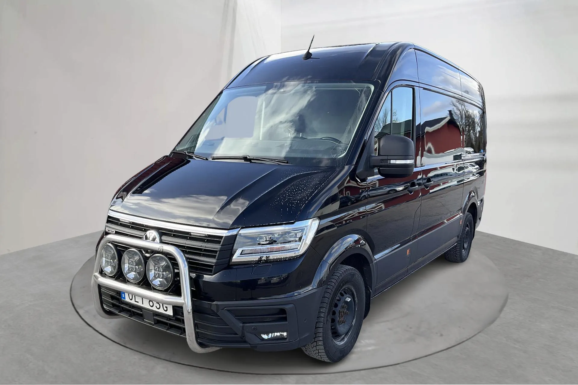 Presentation photo 1 of 14: VW Crafter 35 2.0 TDI Skåp 4Motion (177hk) - 134 300 km - Automatic - black - 2021