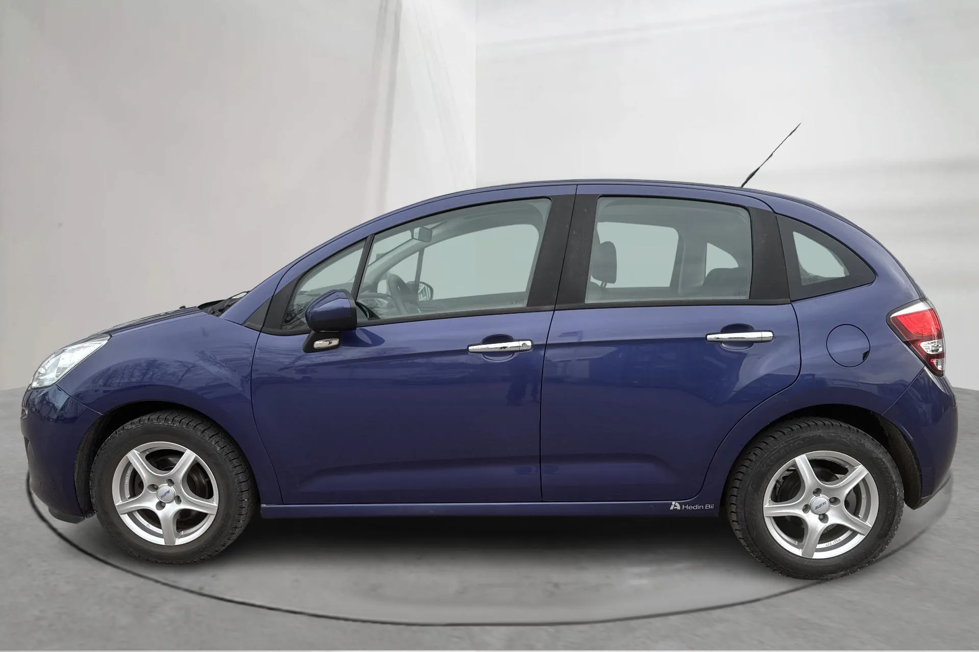 Presentationsfoto 2 av 16: Citroën C3 e-HDi (90hk) - 10 357 mil - Manuell - blå - 2014