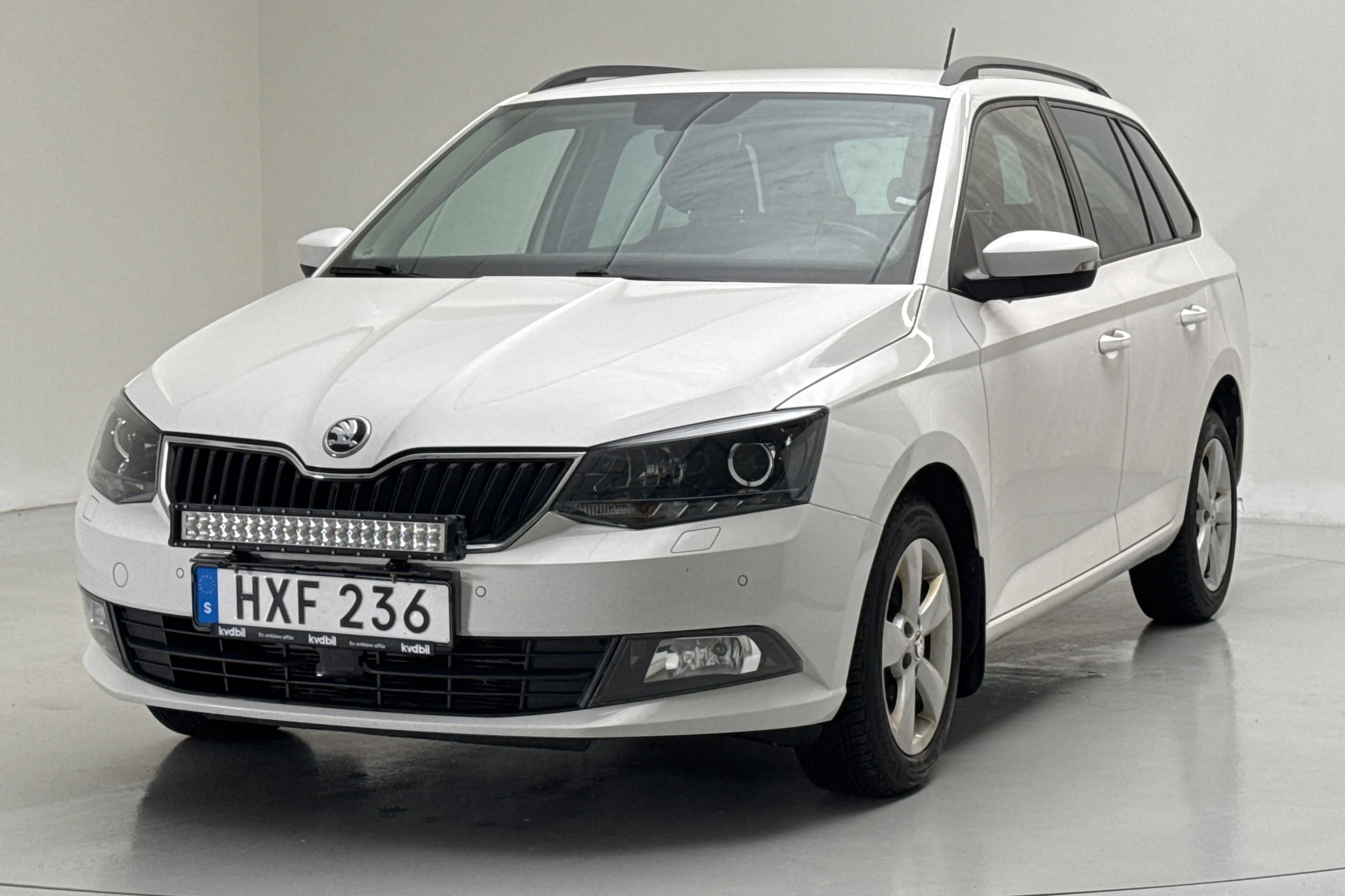 Presentation photo 1 of 15: Skoda Fabia 1.2 TSI Kombi (110hk) - 176 390 km - Automatic - white - 2017