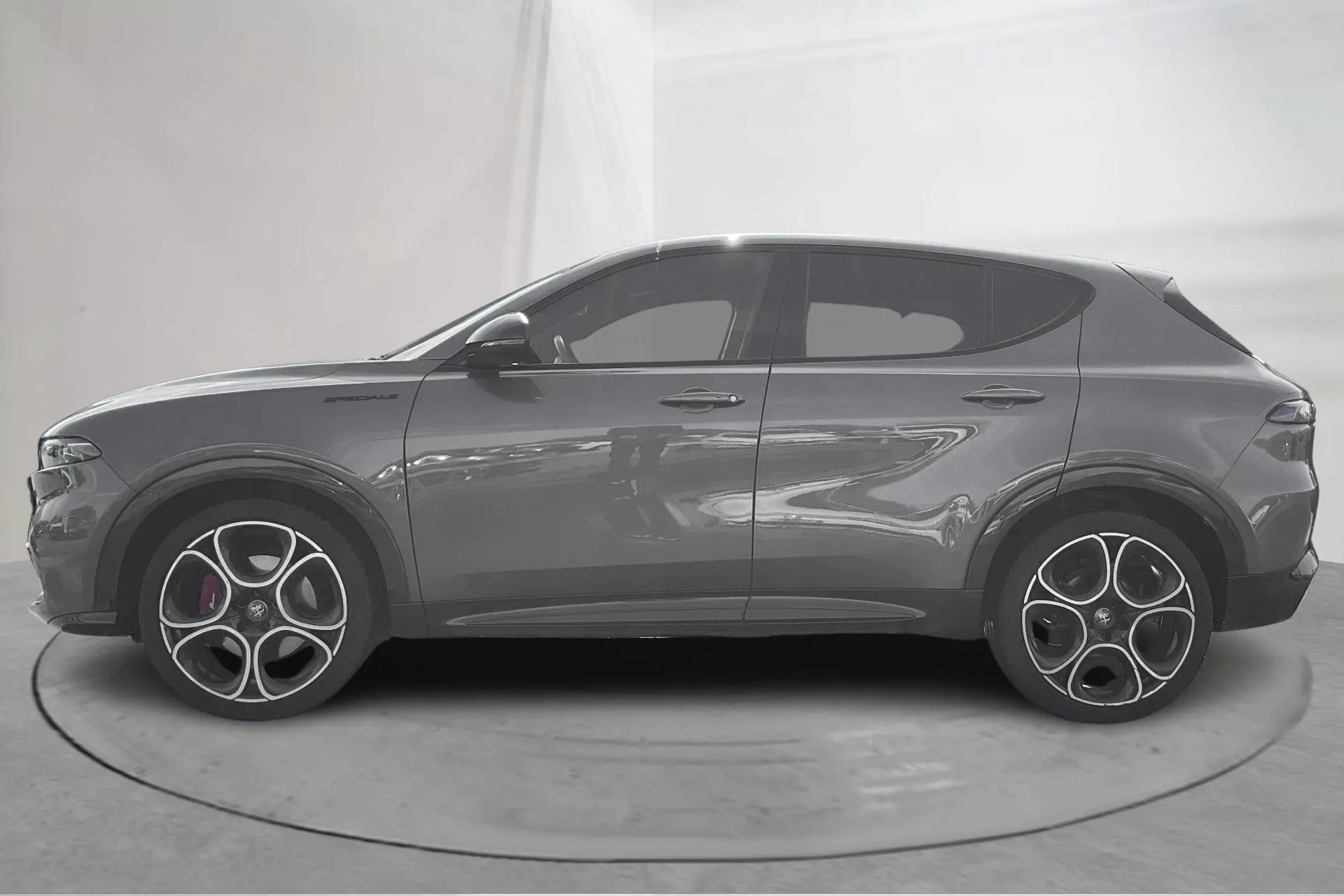 Presentation photo 2 of 18: Alfa Romeo Tonale 1.5 Hybrid (160hk) - 63 240 km - Automatic - gray - 2022