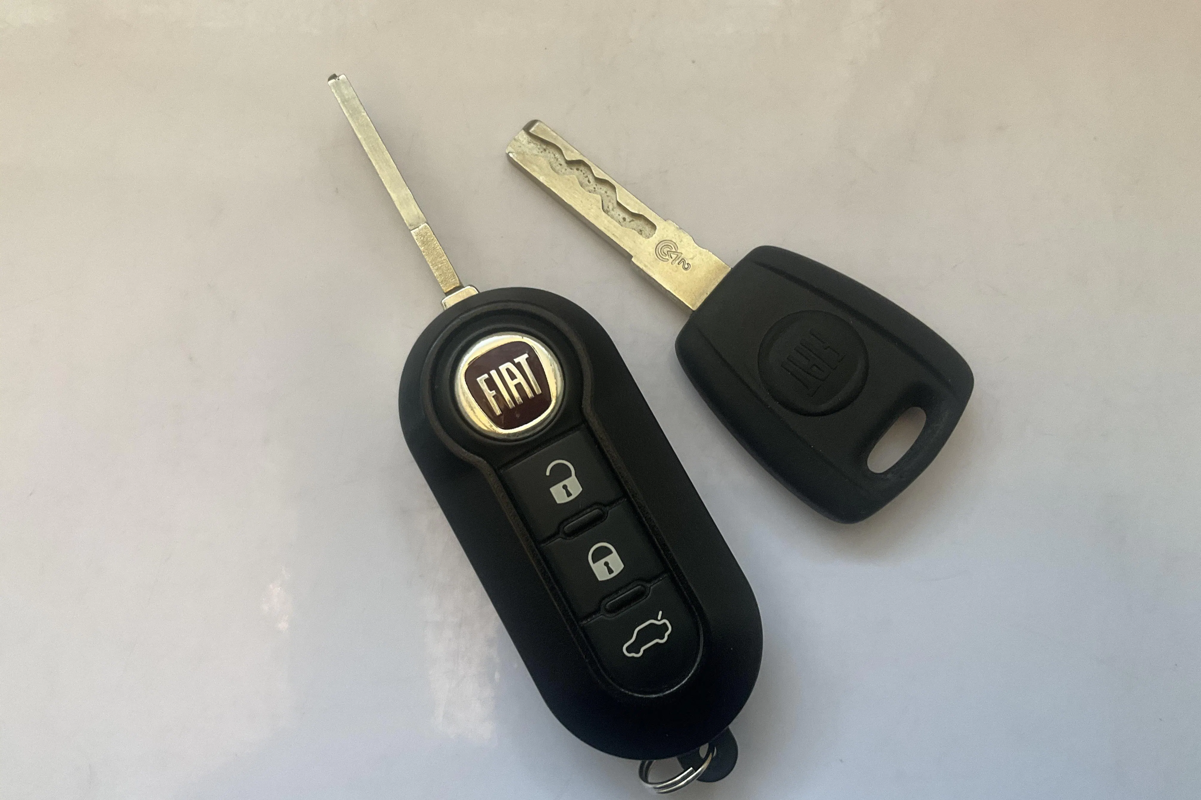 Presentation photo 17 of 17: Fiat 500 Hybrid (70hk) - 33 800 km - Manual - red - 2022