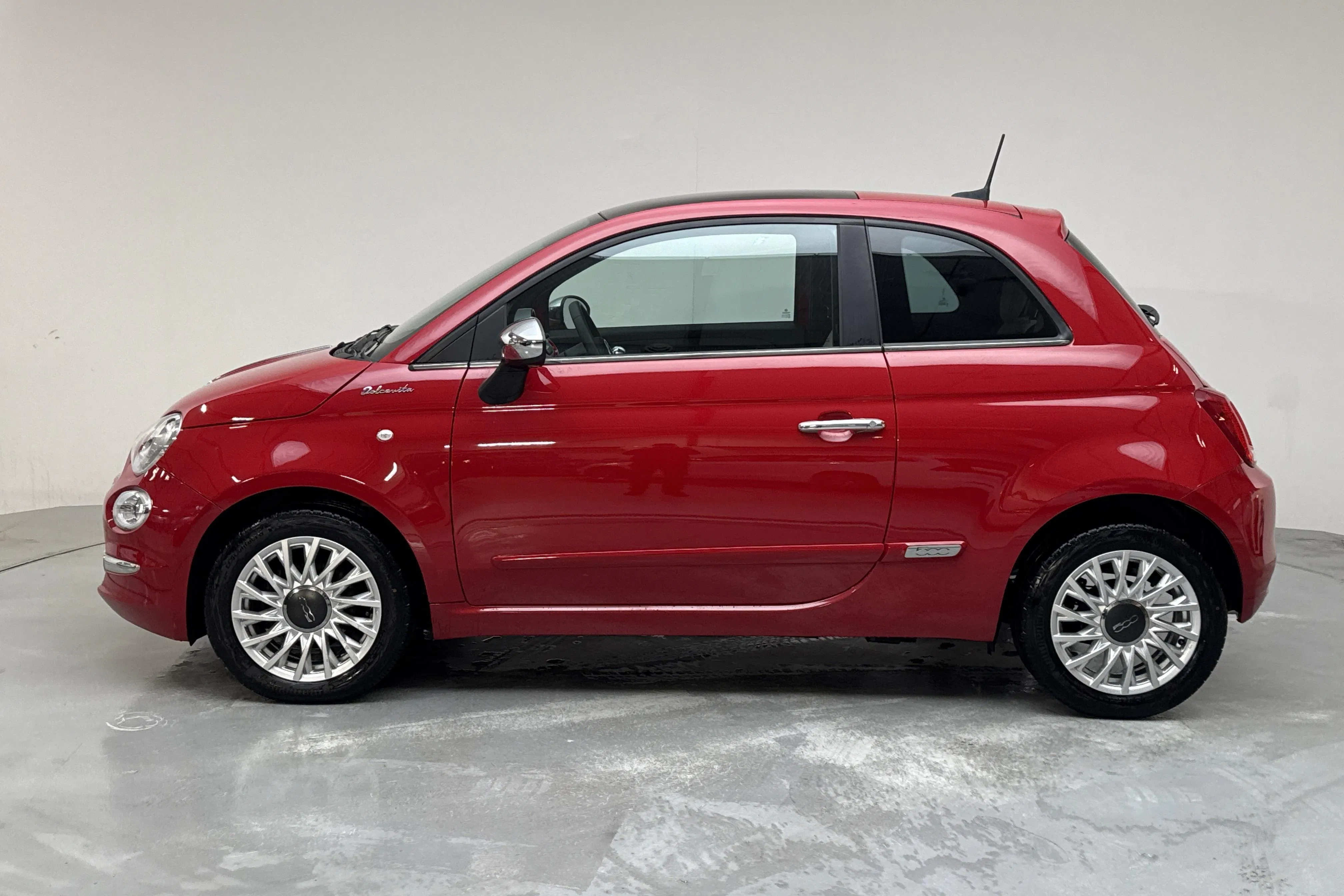 Presentation photo 2 of 17: Fiat 500 Hybrid (70hk) - 33 800 km - Manual - red - 2022