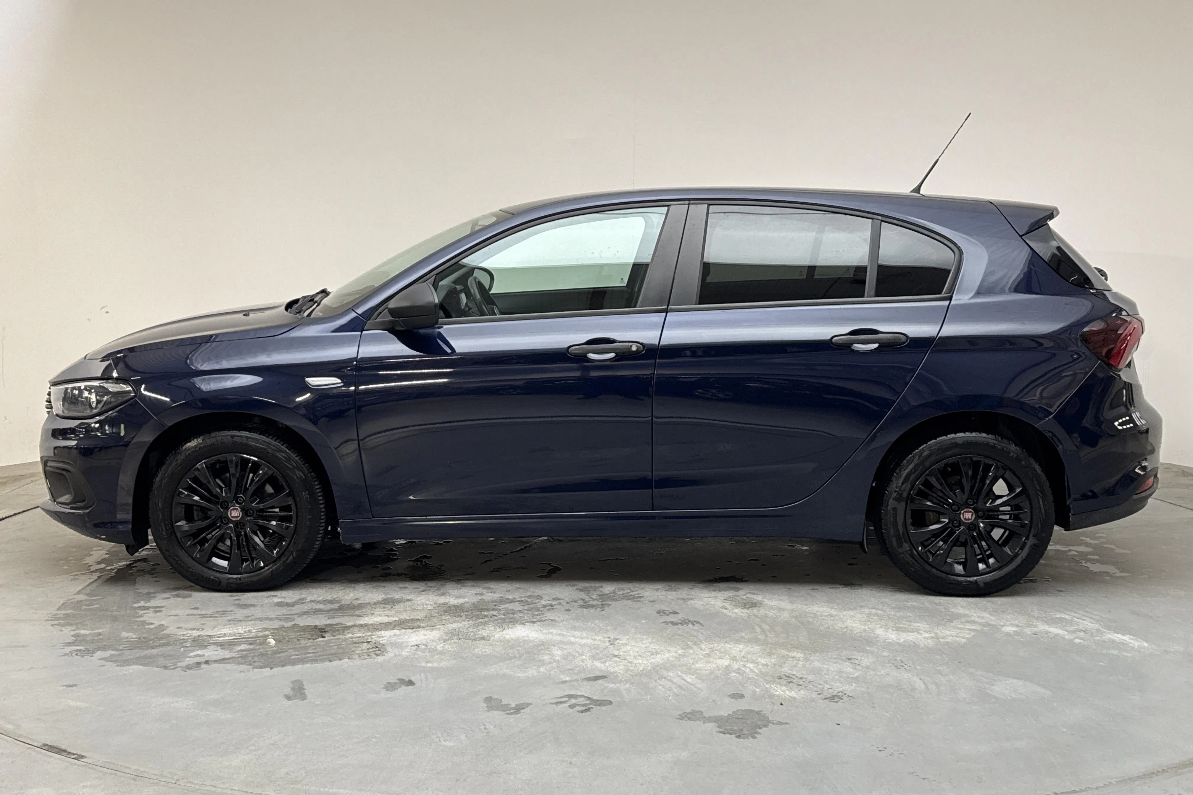 Presentationsfoto 2 av 12: Fiat Tipo 1.4 5dr (95hk) - 9 626 mil - Manuell - blå - 2019