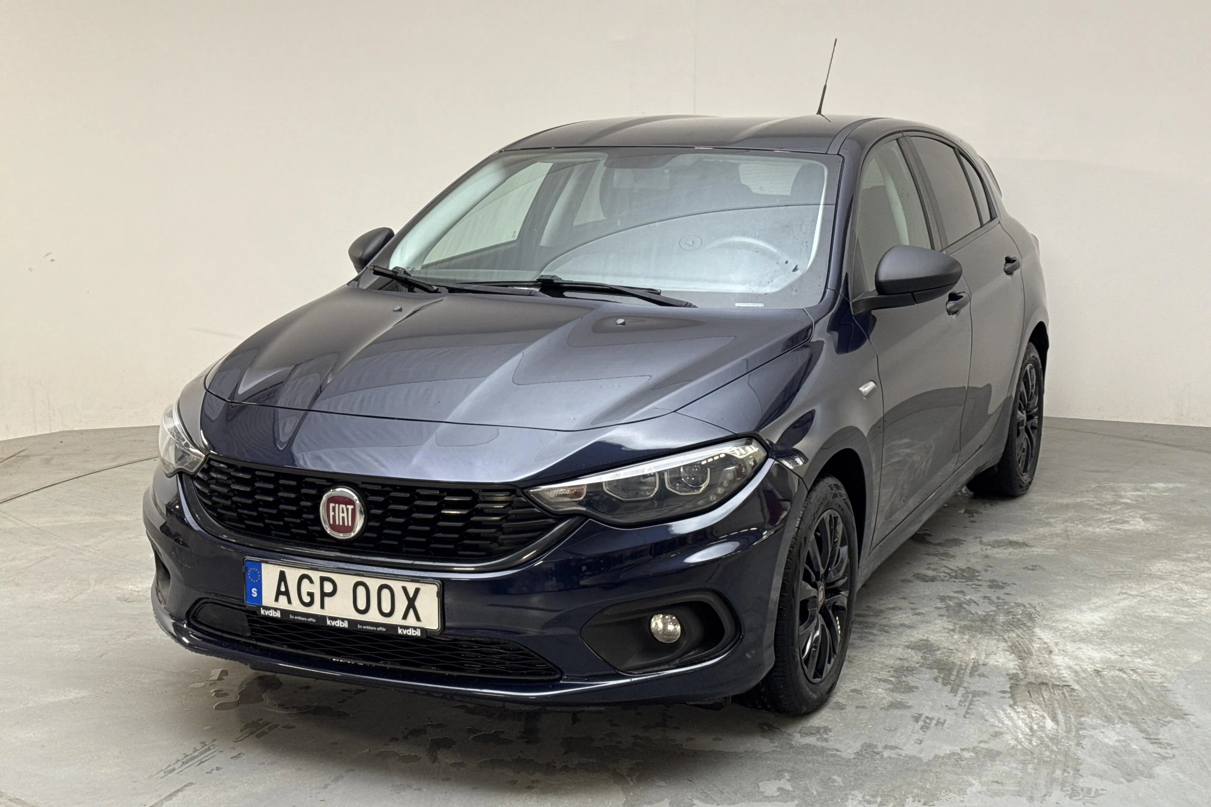 Presentationsfoto 1 av 12: Fiat Tipo 1.4 5dr (95hk) - 9 626 mil - Manuell - blå - 2019