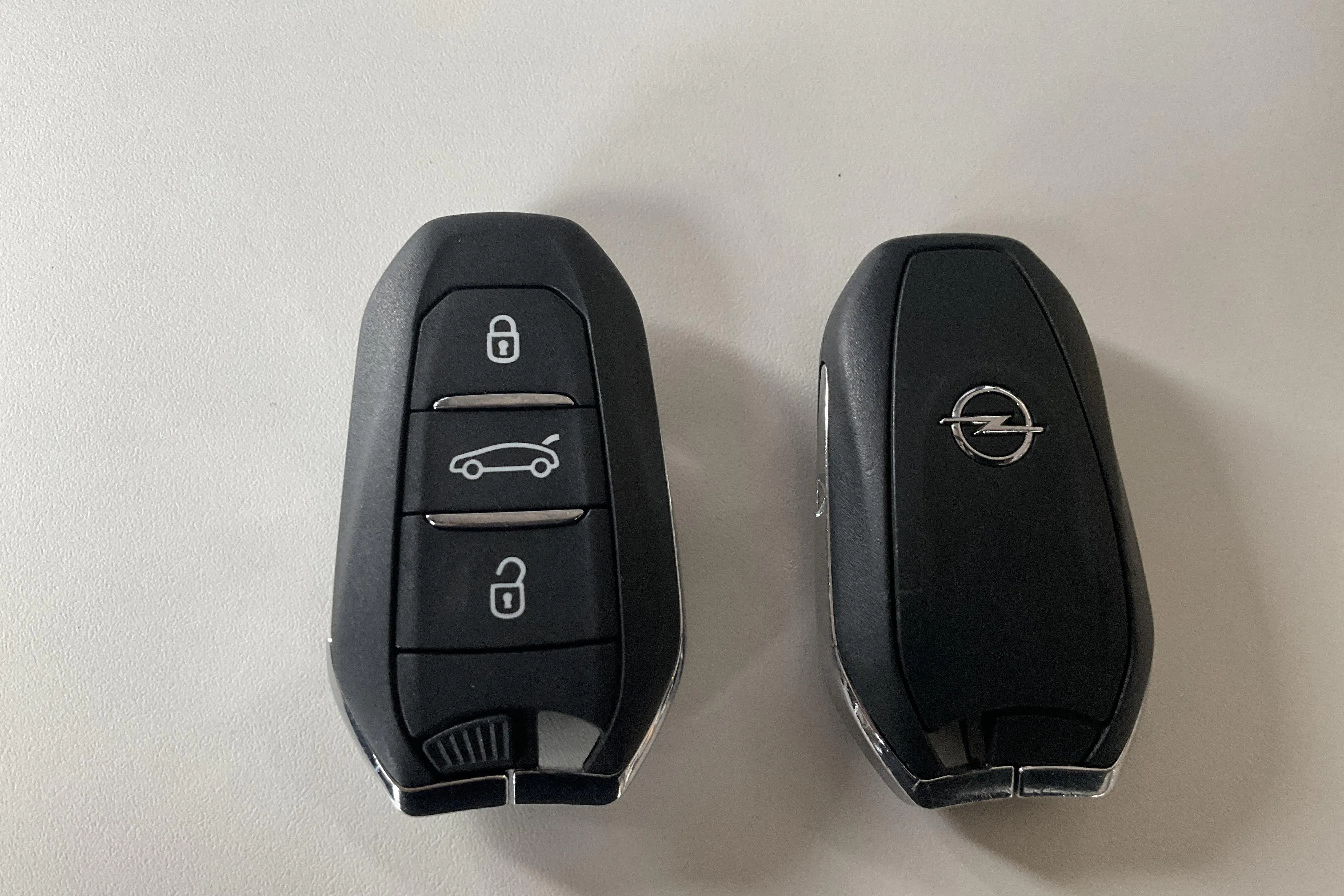 Presentation photo 17 of 17: Opel Mokka (130hk) - 72 270 km - Automatic - white - 2022