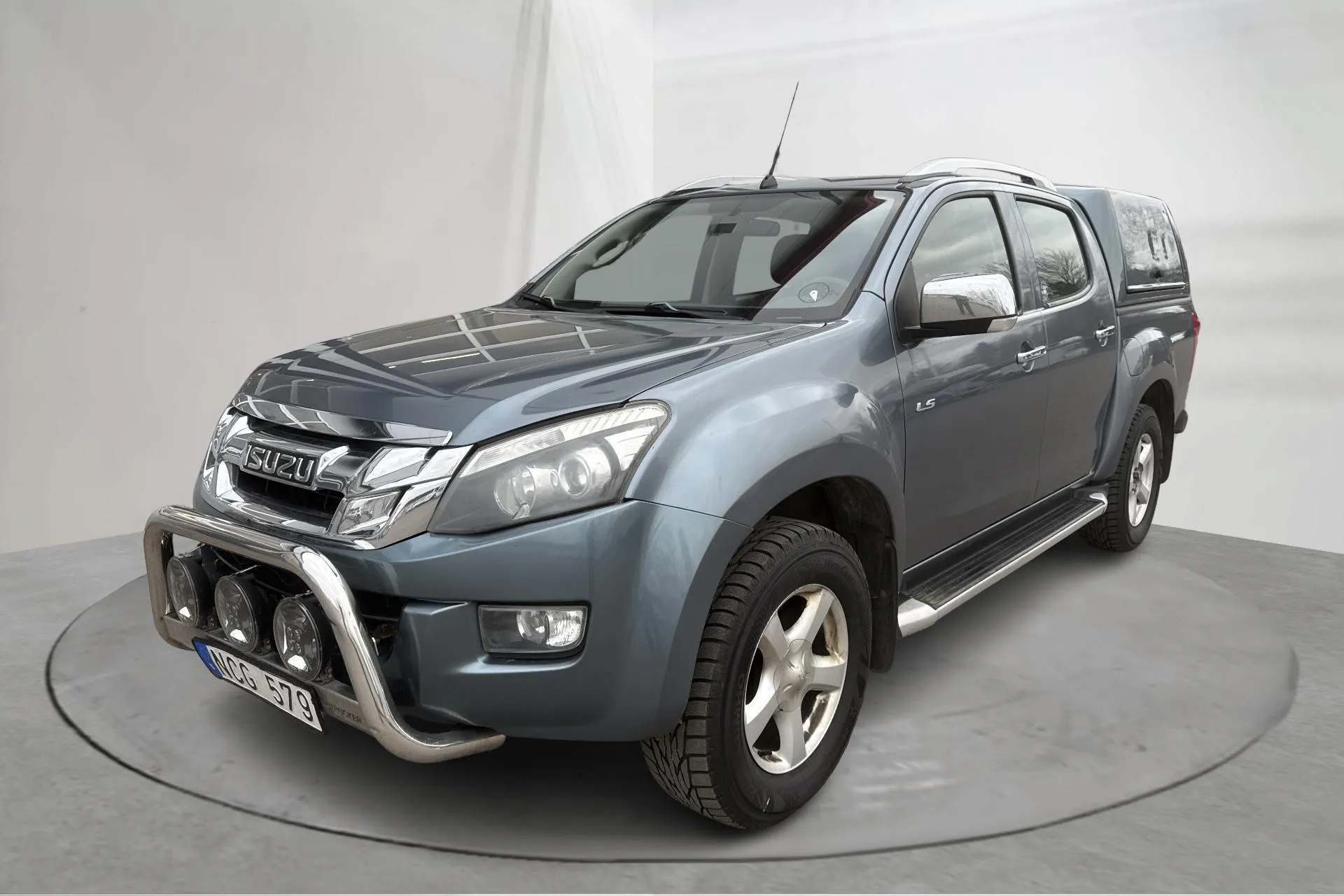 Presentation photo 1 of 15: Isuzu D-MAX 2.5 DDI 4WD (163hk) - 347 950 km - Automatic - Light Grey - 2012