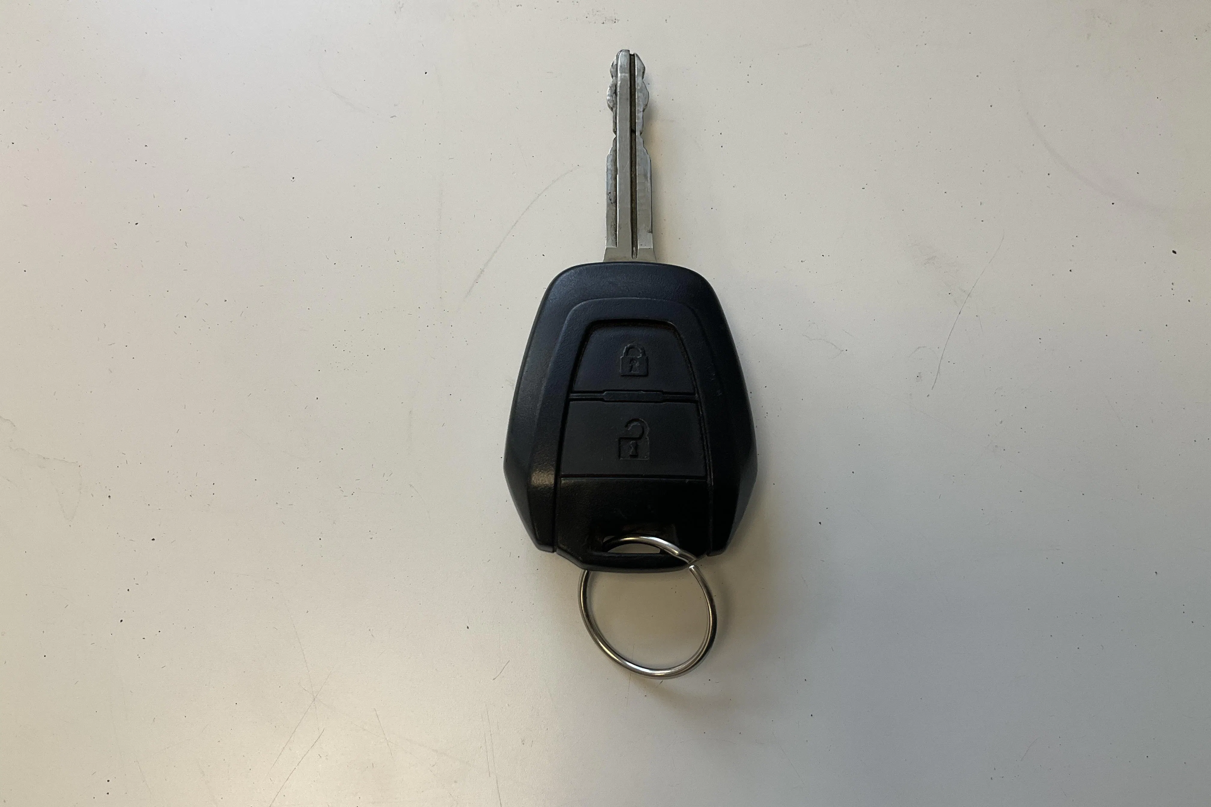 Presentation photo 15 of 15: Isuzu D-MAX 2.5 DDI 4WD (163hk) - 347 950 km - Automatic - Light Grey - 2012