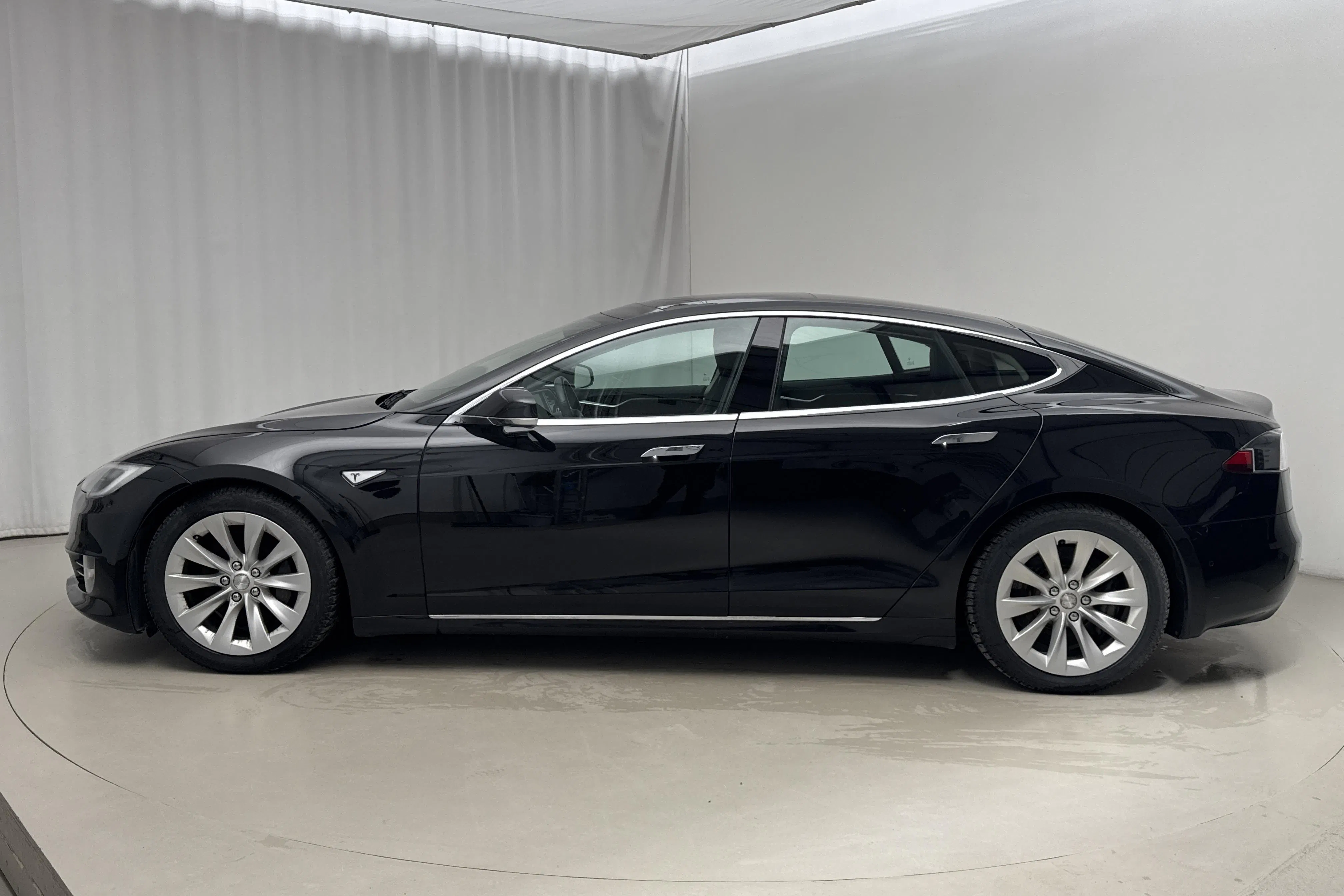 Presentation photo 2 of 25: Tesla Model S 75D - 237 590 km - Automatic - black - 2016