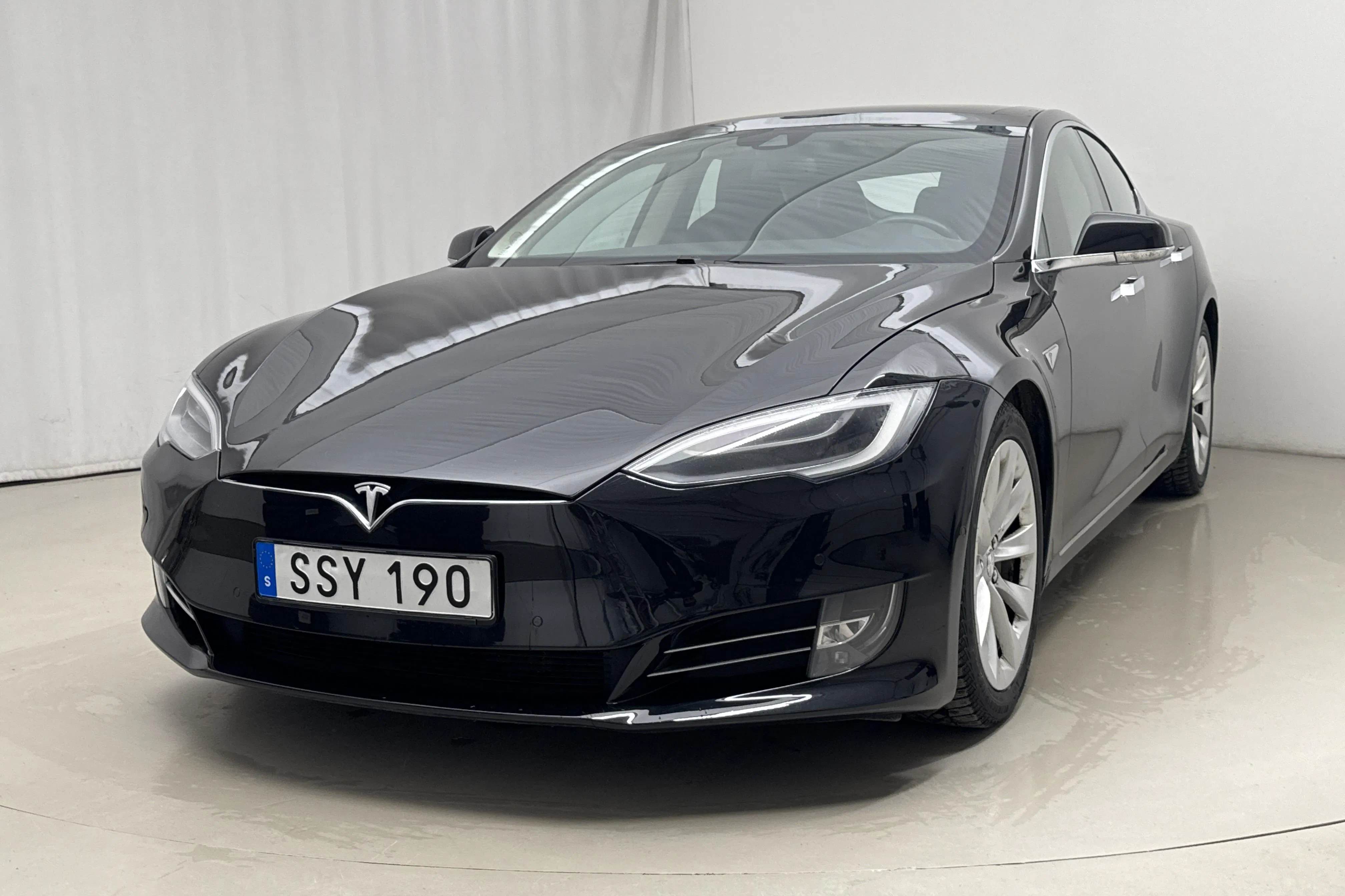 Presentation photo 1 of 25: Tesla Model S 75D - 237 590 km - Automatic - black - 2016