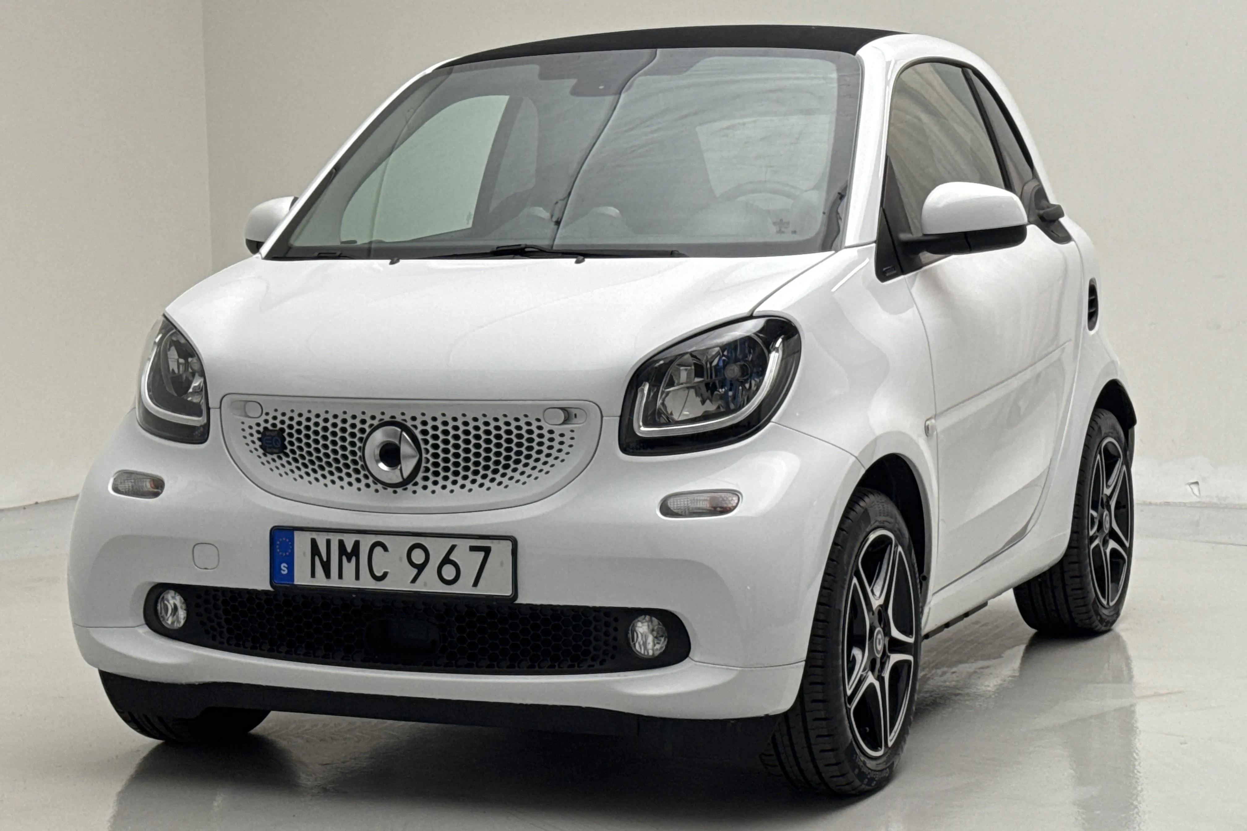 Presentation photo 1 of 14: Smart Fortwo EQ Coupé C453 (82hk) - 5 850 km - Automatic - white - 2018