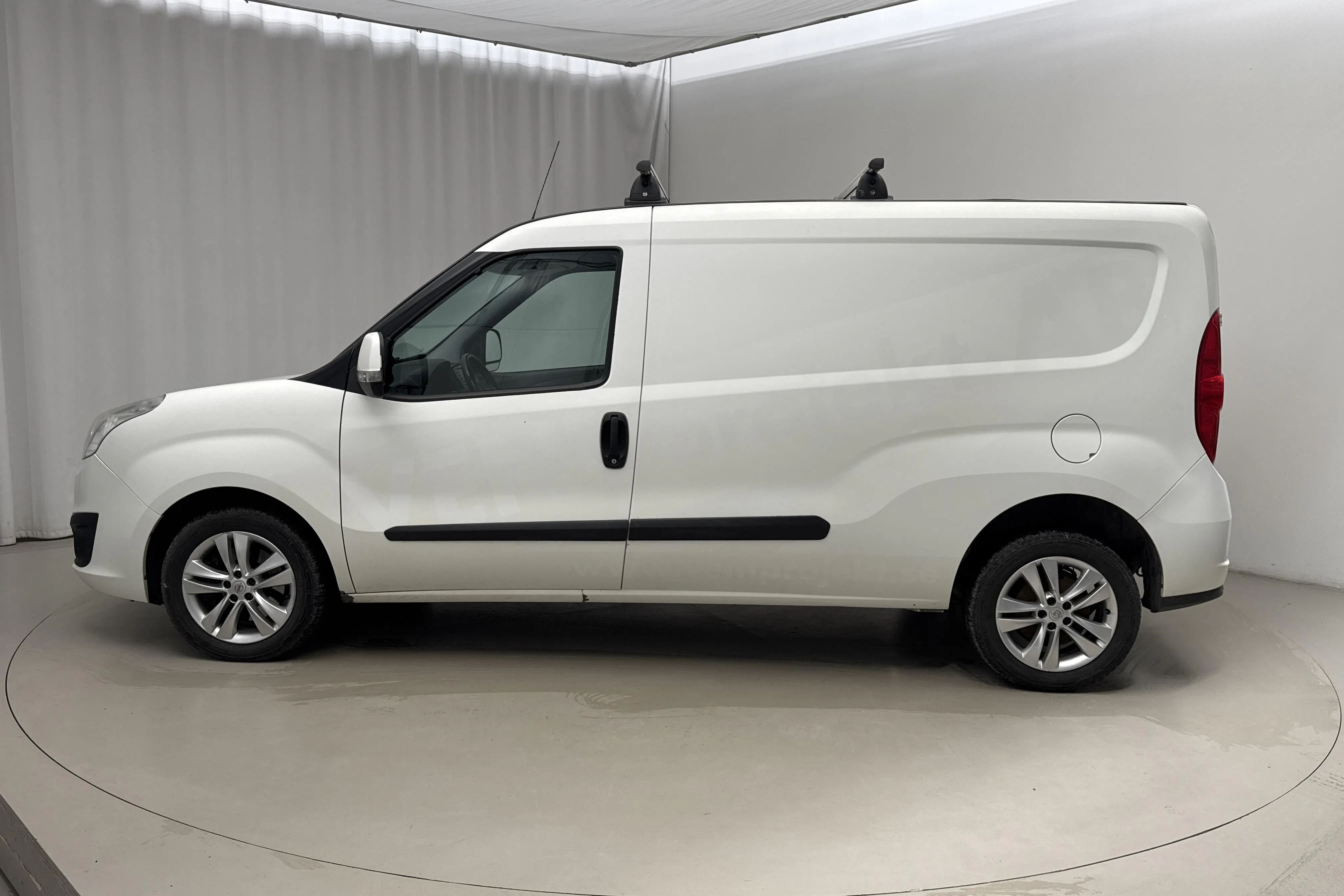 Presentation photo 2 of 12: Opel Combo 1.3 CDTI Skåp (95hk) - 172 790 km - Manual - white - 2017