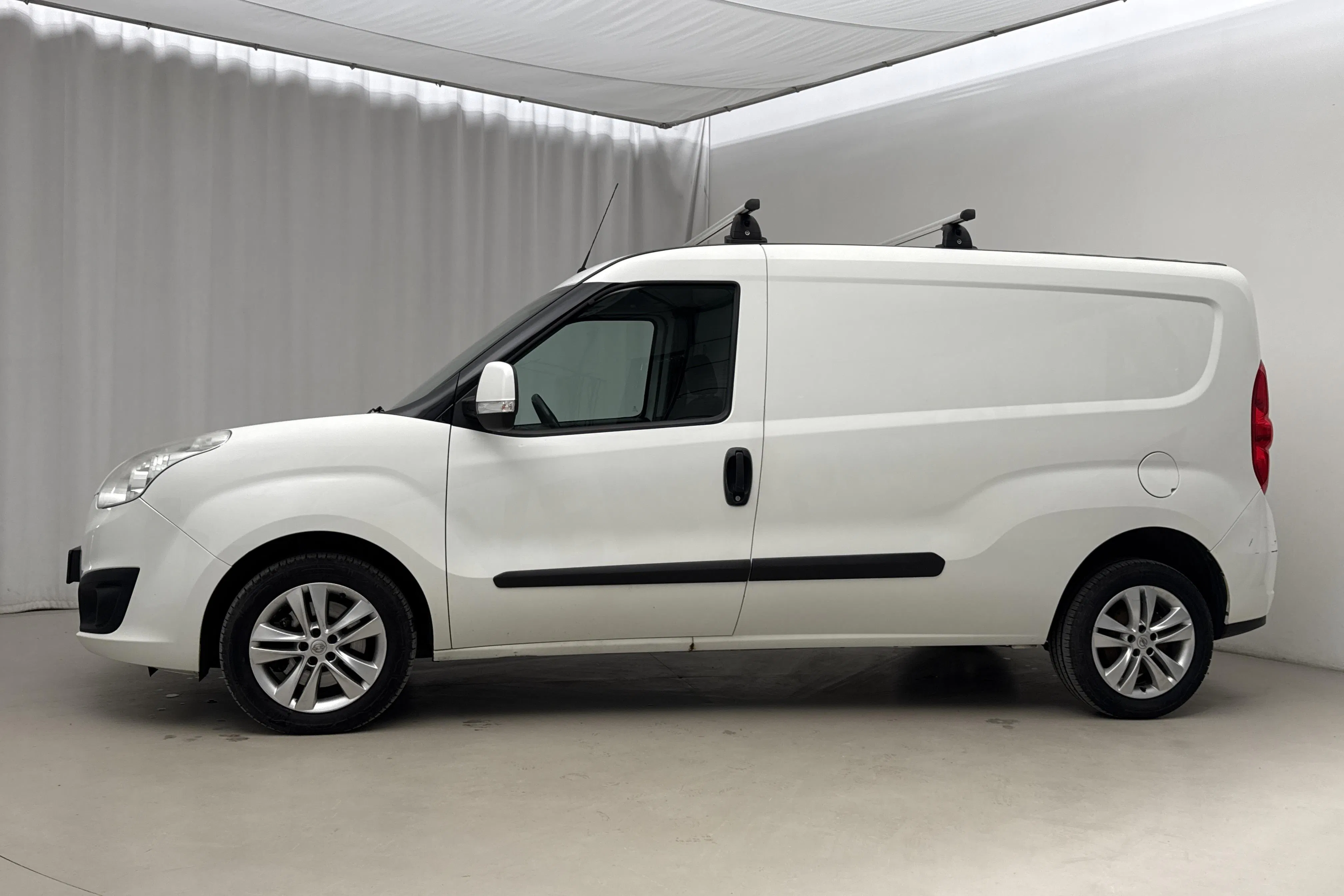 Presentation photo 2 of 15: Opel Combo 1.3 CDTI Skåp (95hk) - 138 880 km - Manual - white - 2017