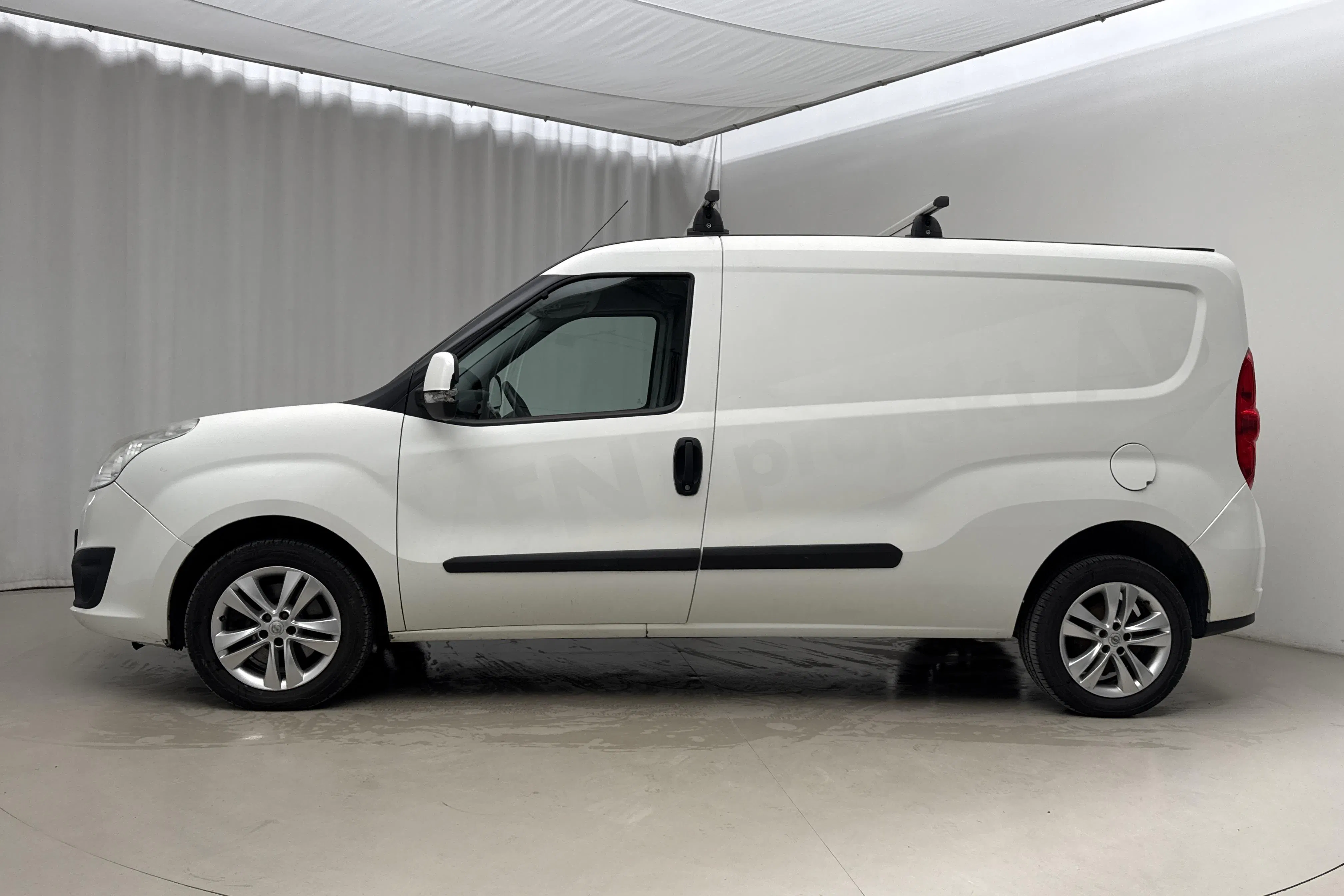 Presentation photo 2 of 16: Opel Combo 1.3 CDTI Skåp (95hk) - 117 660 km - Manual - white - 2017