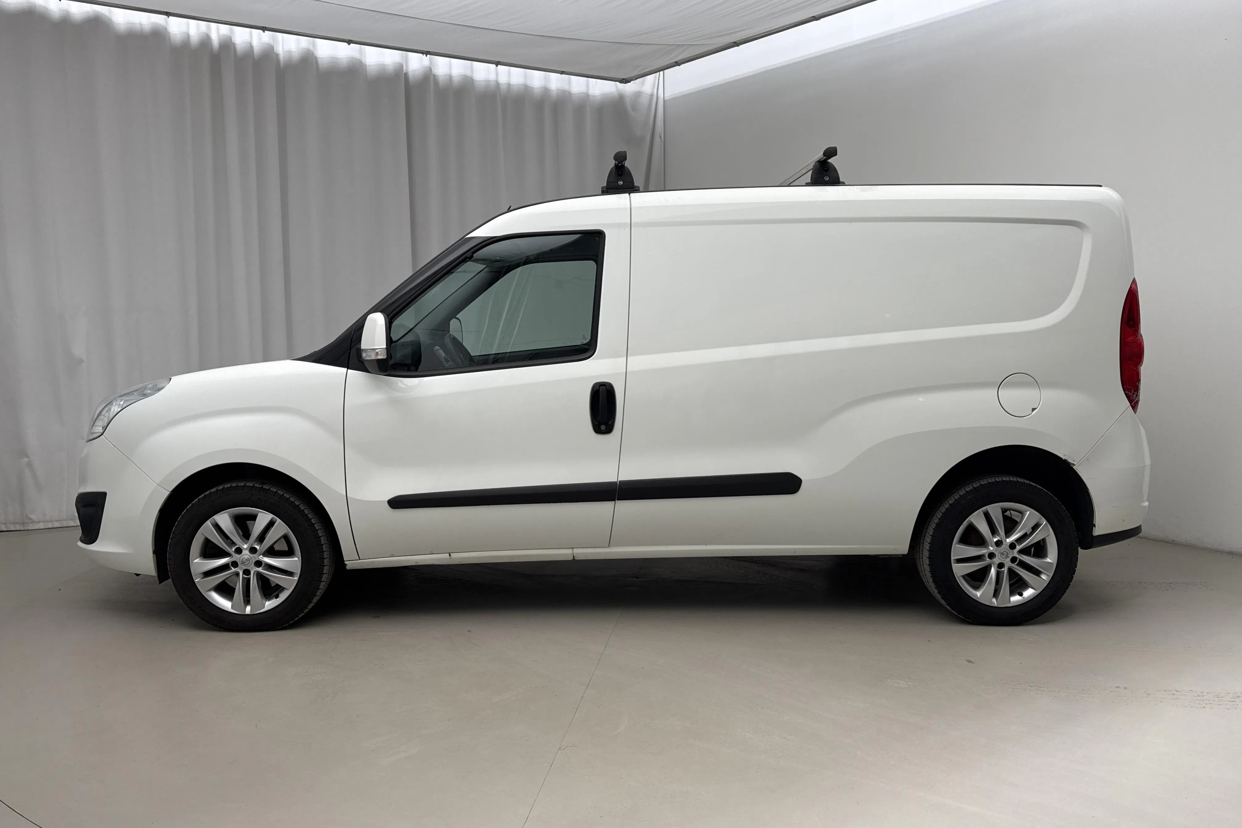 Presentation photo 2 of 12: Opel Combo 1.3 CDTI Skåp (95hk) - 165 620 km - Manual - white - 2017