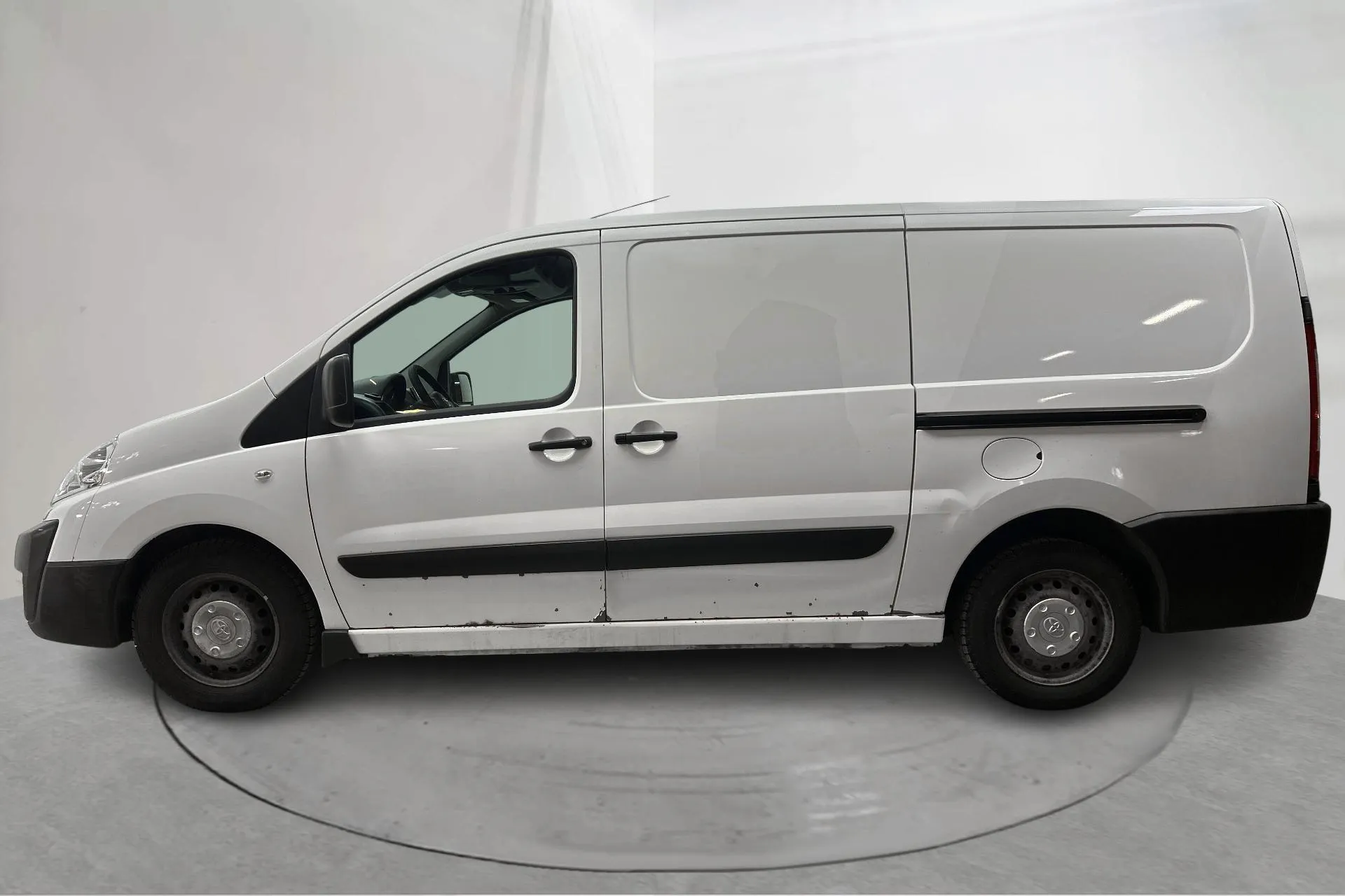 Presentationsfoto 2 av 17: Toyota PROACE 2.0 D-4D (128hk) - 12 743 mil - Manuell - vit - 2015